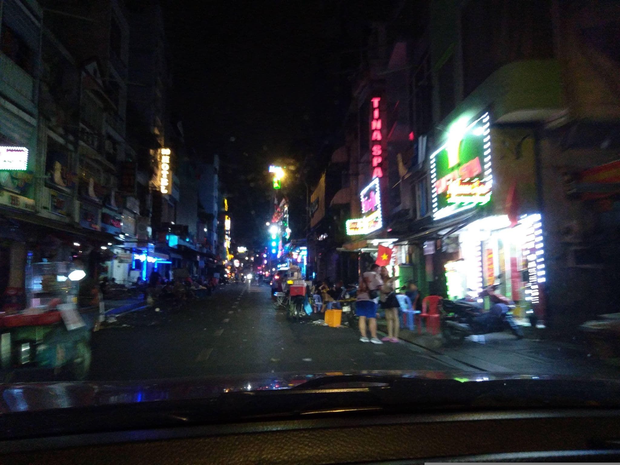Street view near Vang Trang Hotel, Quận Ba — © sg_front_1 (CC BY-SA · Mapillary)
