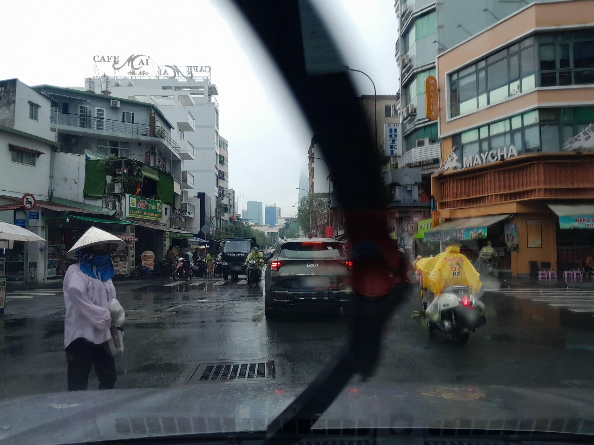 Street view near Ava Saigon 2 Hotel, Quận Bốn — © sg_front_3 (CC BY-SA · Mapillary)