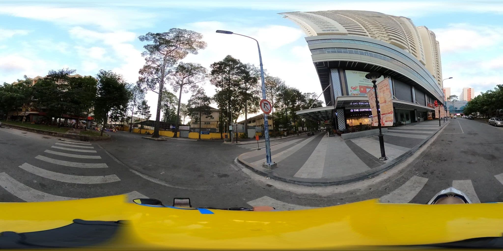 Street view near Hung Vuong Plaza Apartment, Quận Năm — © bemaps3_sg (CC BY-SA · Mapillary)
