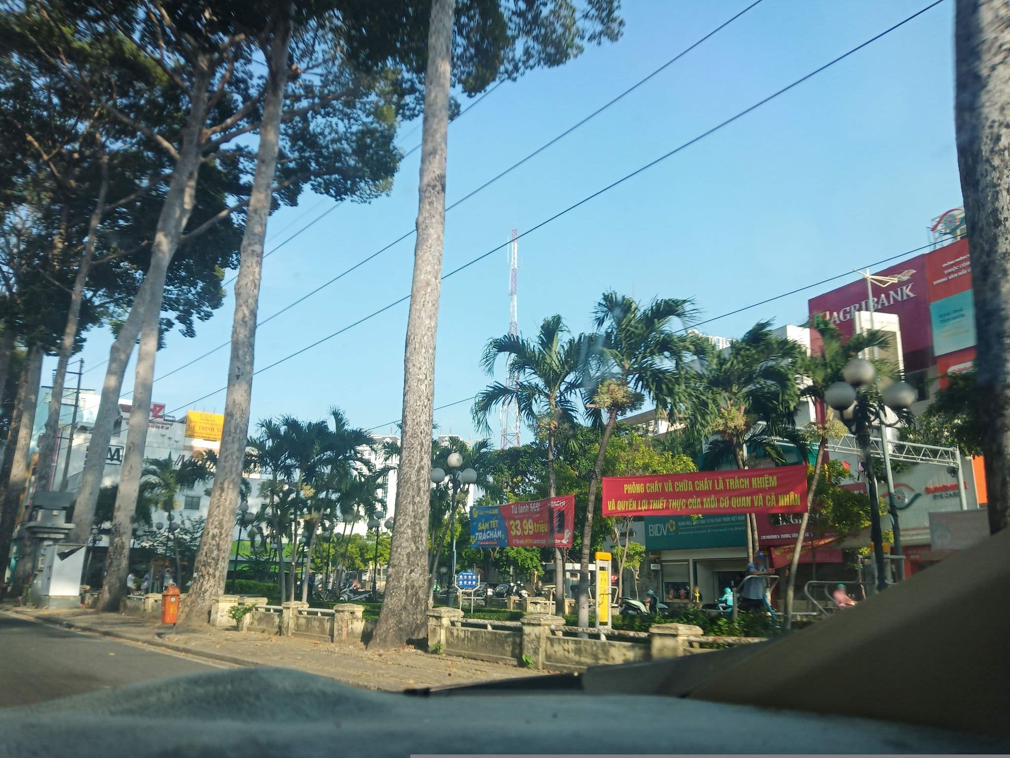 Street view near Saigon Boutique Hotel, Quận Ba — © sg_right_1 (CC BY-SA · Mapillary)