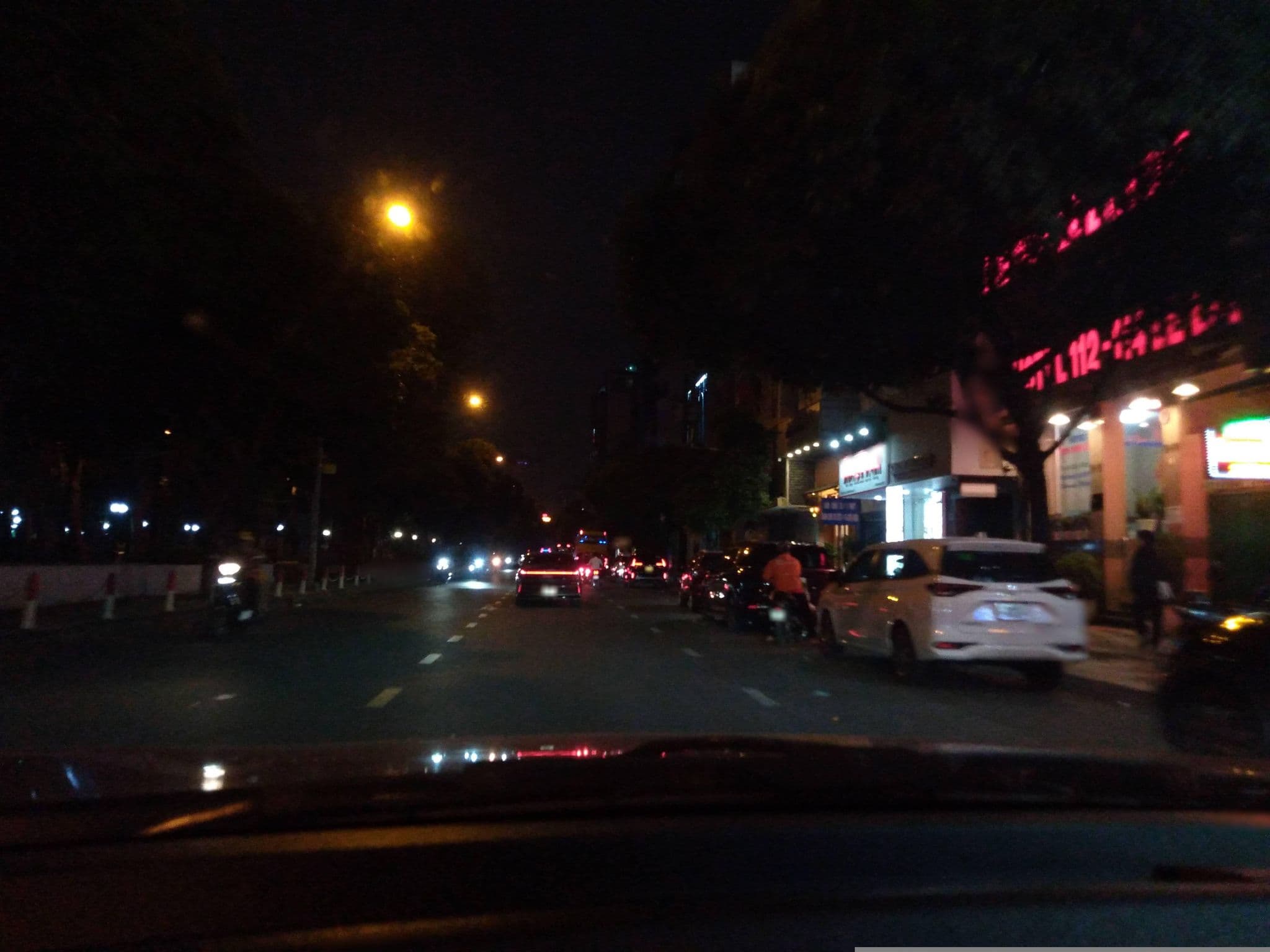 Street view near Hotel Royal, Quận Ba — © sg_front_1 (CC BY-SA · Mapillary)