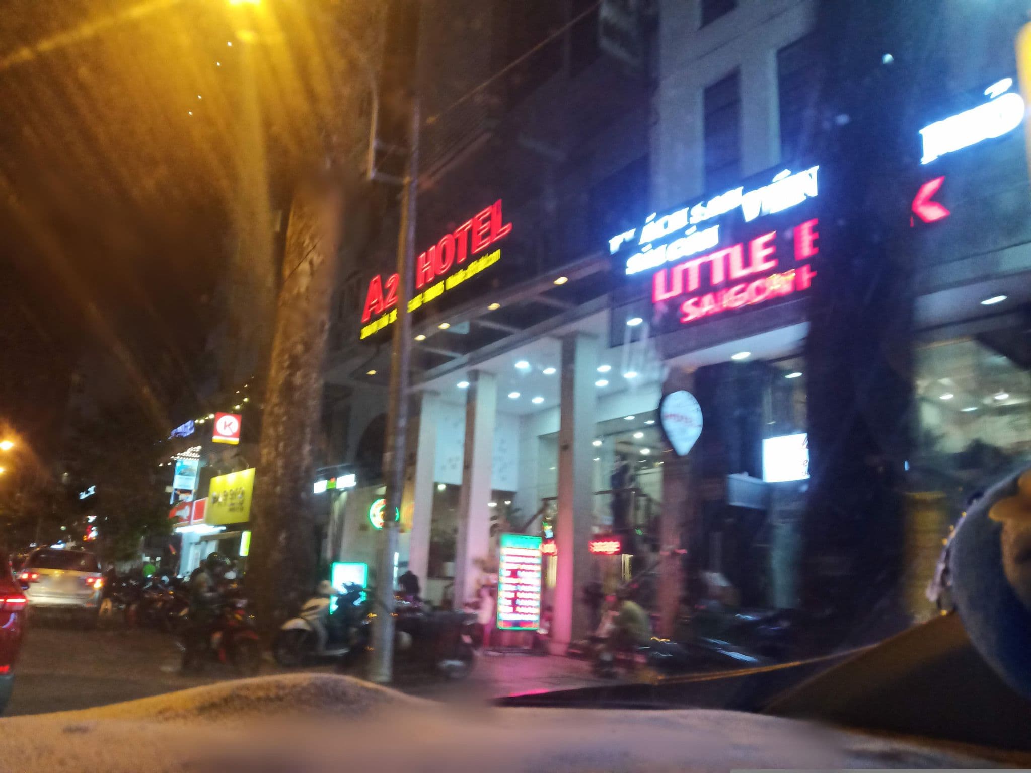 Street view near Hoang Lien Hotel (HL), Quận Ba — © sg_right_1 (CC BY-SA · Mapillary)