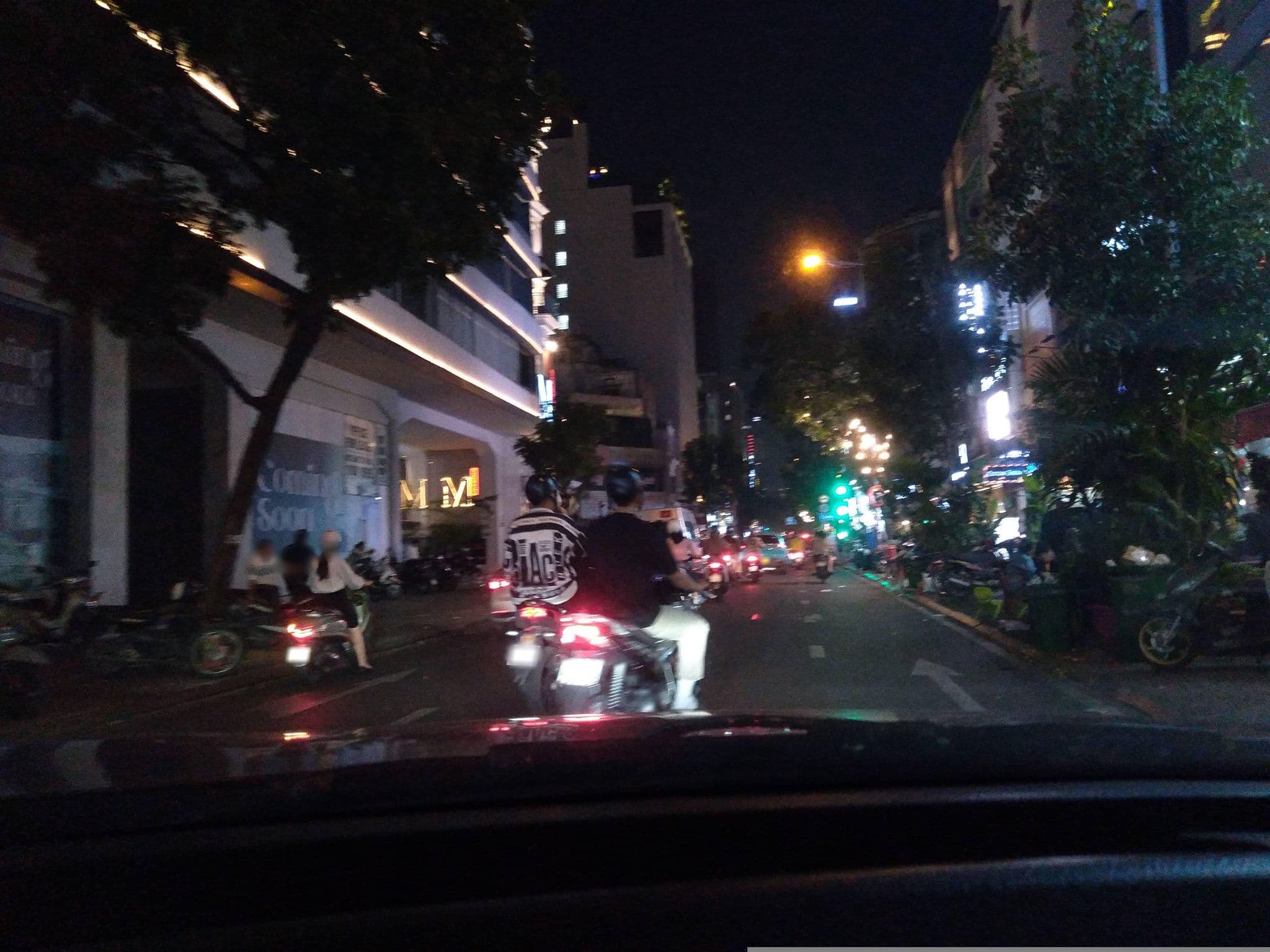 Street view near Cititel Grand Saigon, Quận Ba — © sg_front_1 (CC BY-SA · Mapillary)