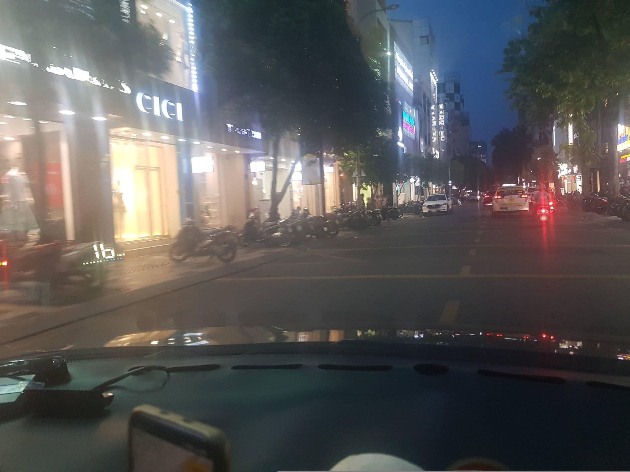 Street view near Lucky Star Hotel 146 Nguyen Trai, Quận Ba — © bemaps1 (CC BY-SA · Mapillary)