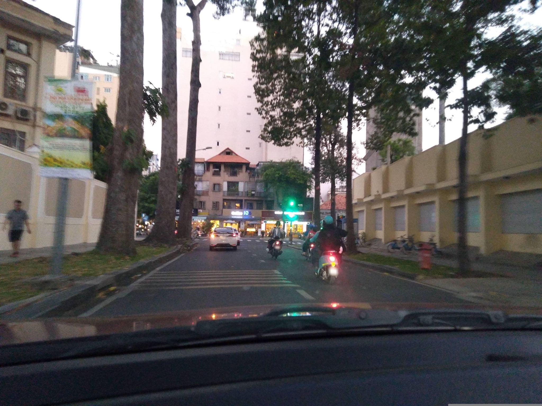Street view near Nha khach Chinh phu, Quận Ba — © sg_front_1 (CC BY-SA · Mapillary)