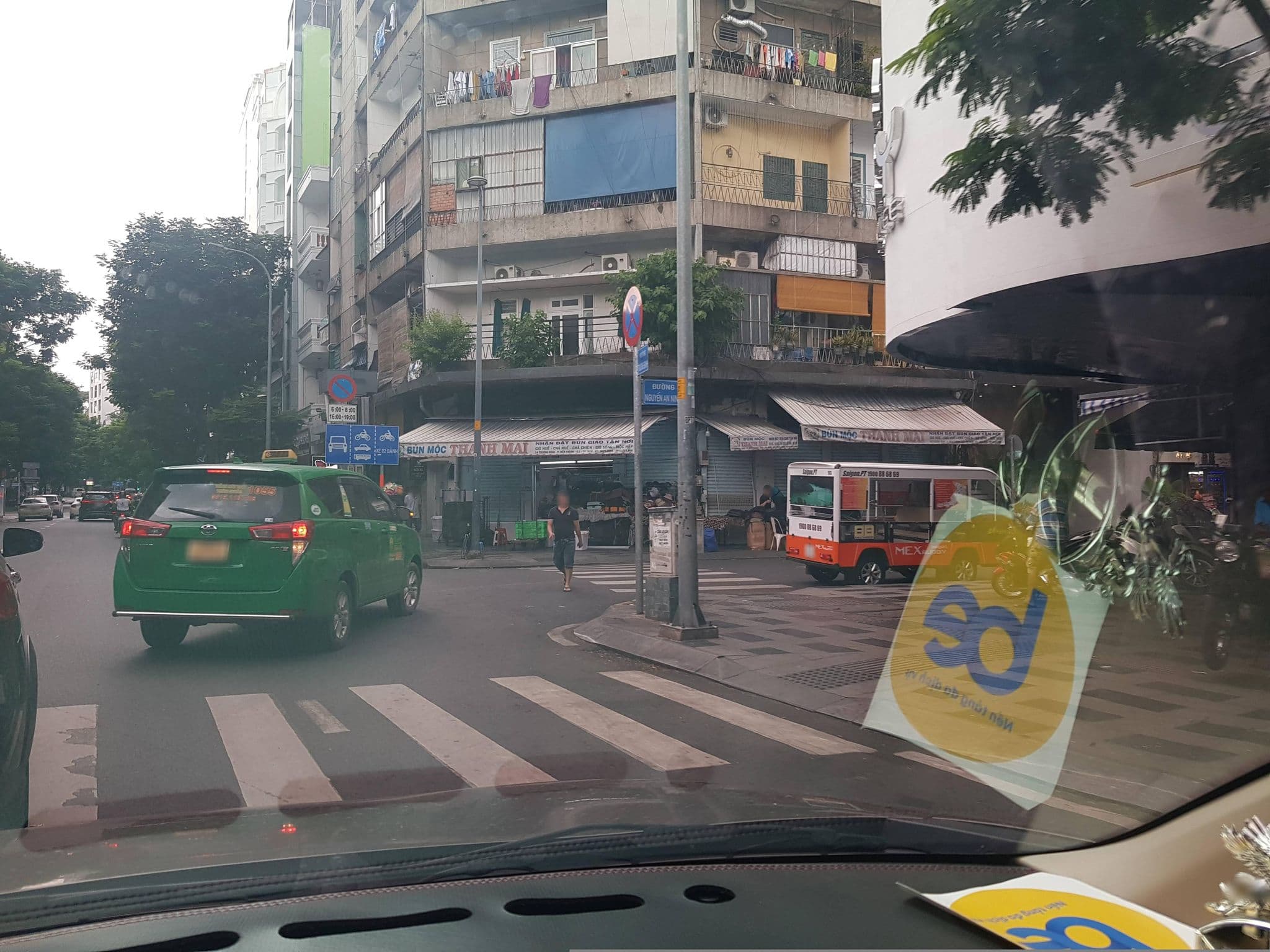 Street view near Aluna Hotel, Quận Bốn — © bemaps1 (CC BY-SA · Mapillary)