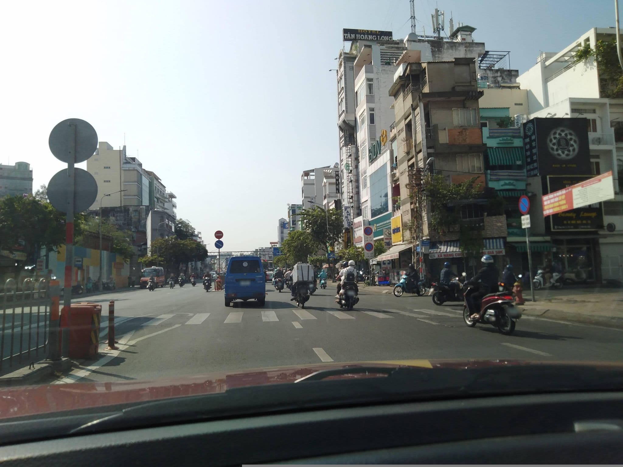 Street view near Hà Phuong Trang Hotel, Quận Ba — © sg_front_1 (CC BY-SA · Mapillary)