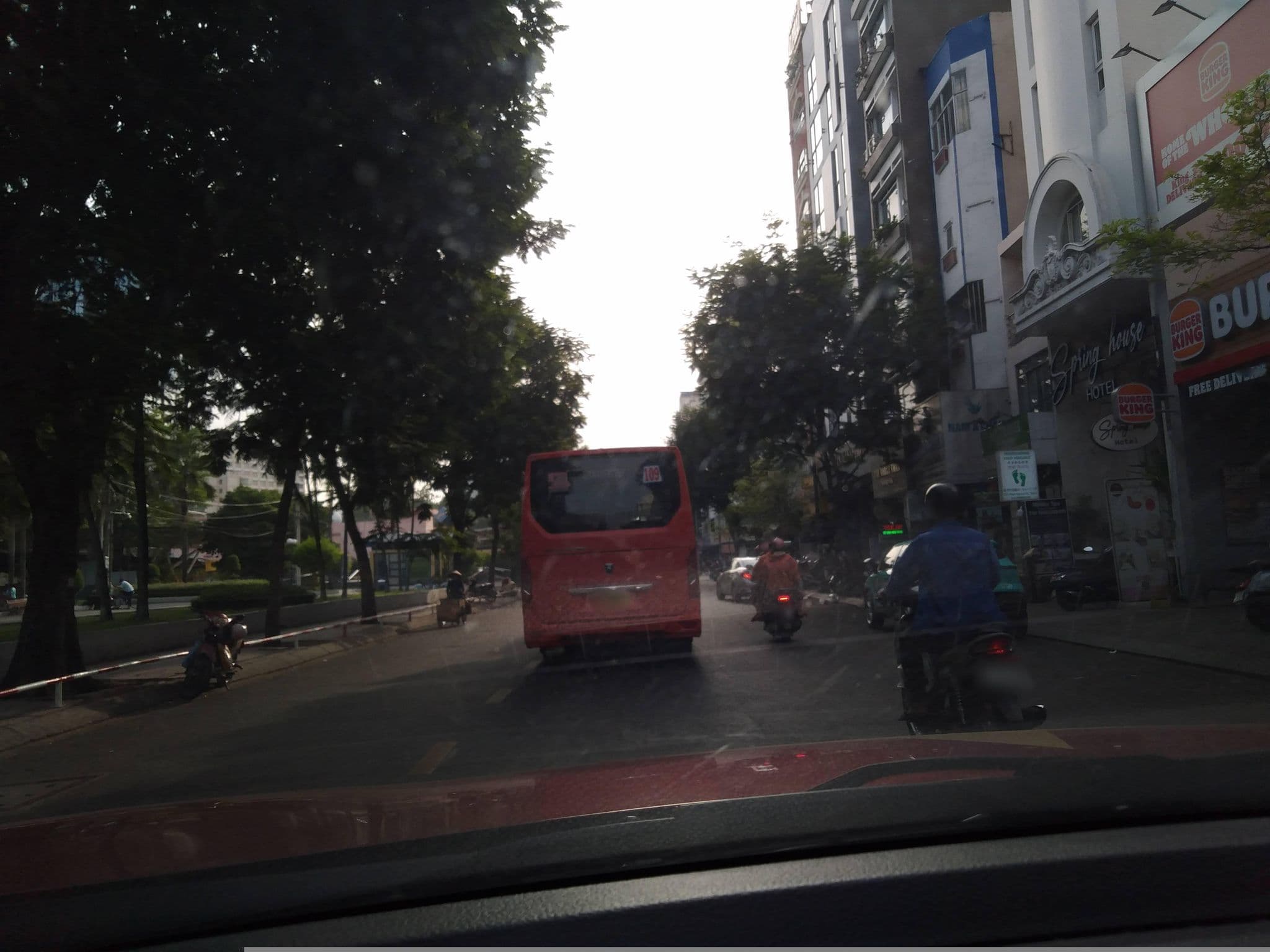 Street view near Vy Khanh Hostel, Quận Ba — © sg_front_1 (CC BY-SA · Mapillary)
