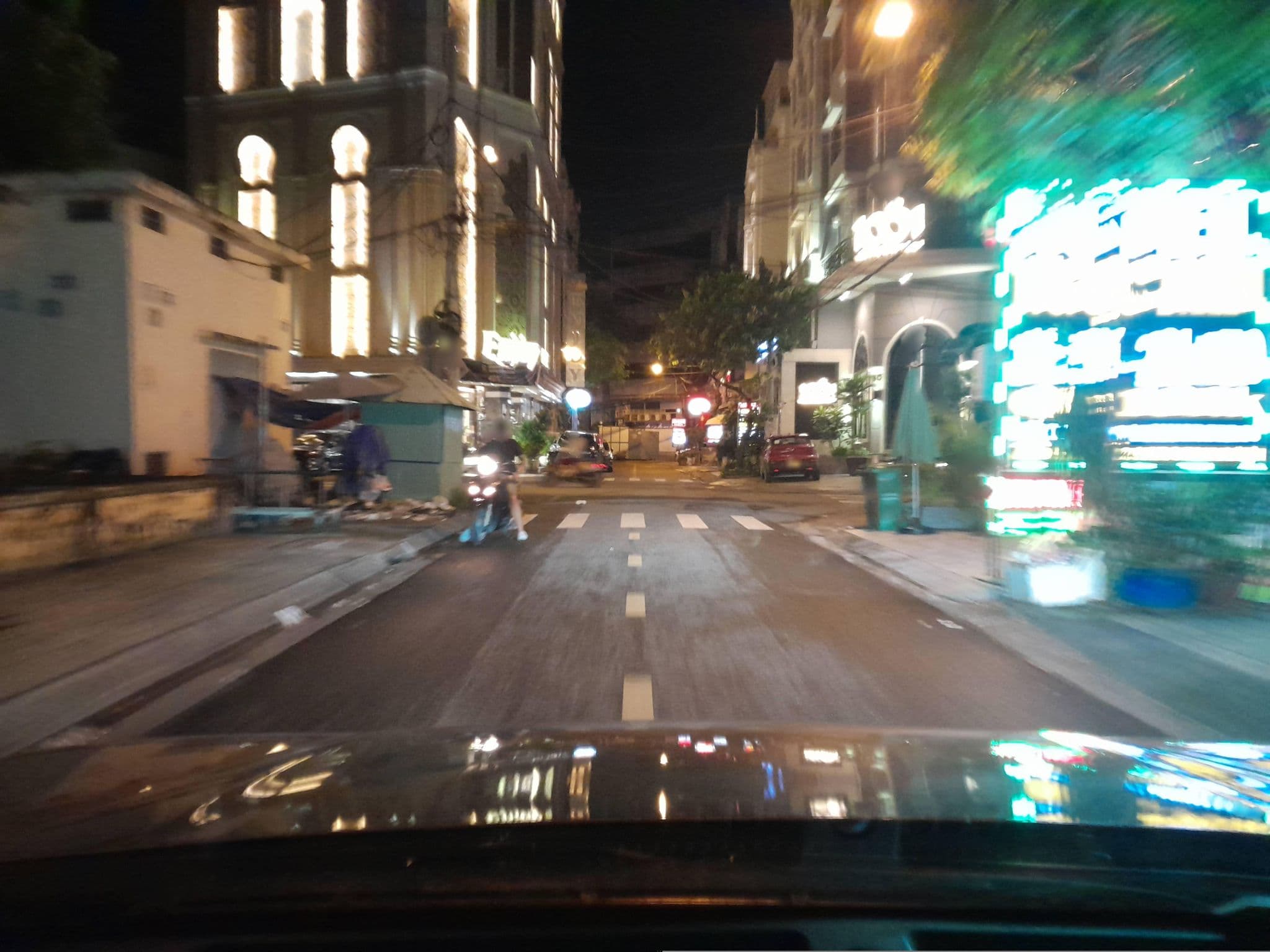 Street view near Hồ Hotel, Quận Năm — © sg_front_3 (CC BY-SA · Mapillary)
