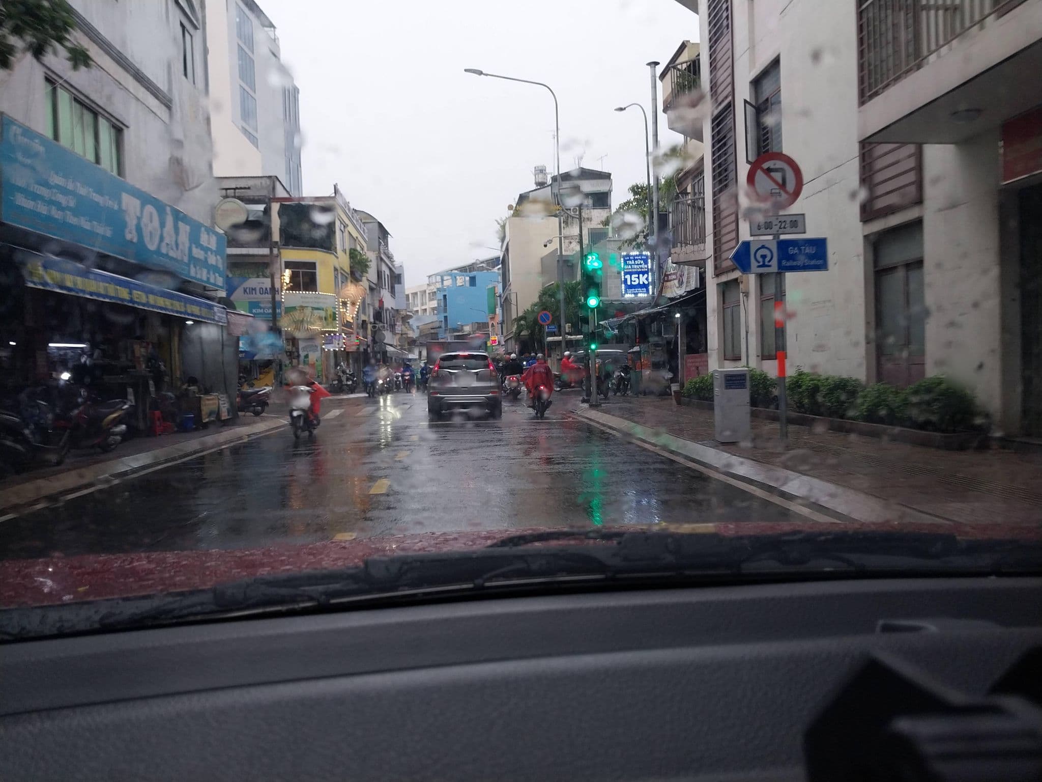 Street view near Khach San Cong Thanh 2, Quận Ba — © sg_front_1 (CC BY-SA · Mapillary)
