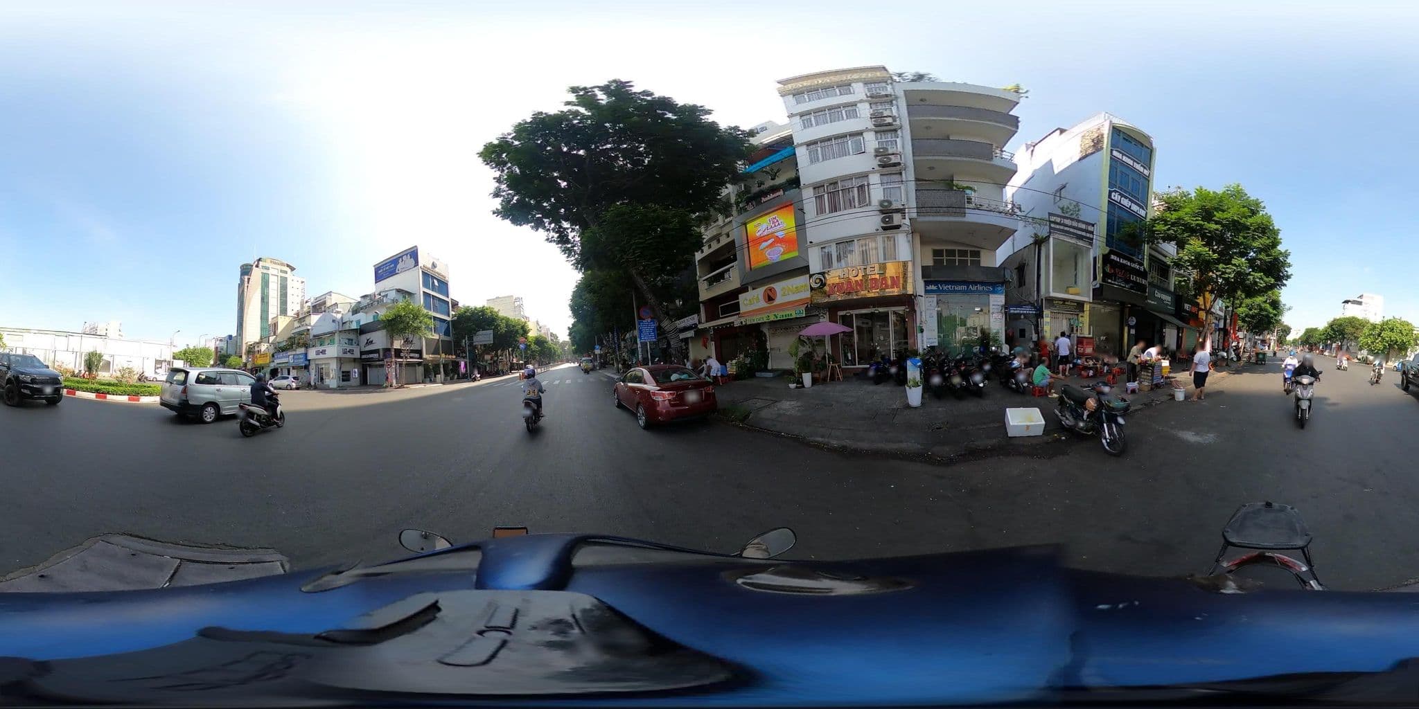 Street view near Phoung Anh Hotel, Quận Ba — © bemaps_1pd (CC BY-SA · Mapillary)