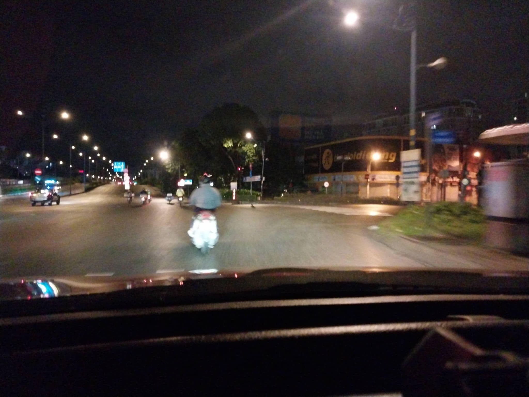 Street view near Room 304, Ho Chi Minh City — © sg_front_1 (CC BY-SA · Mapillary)