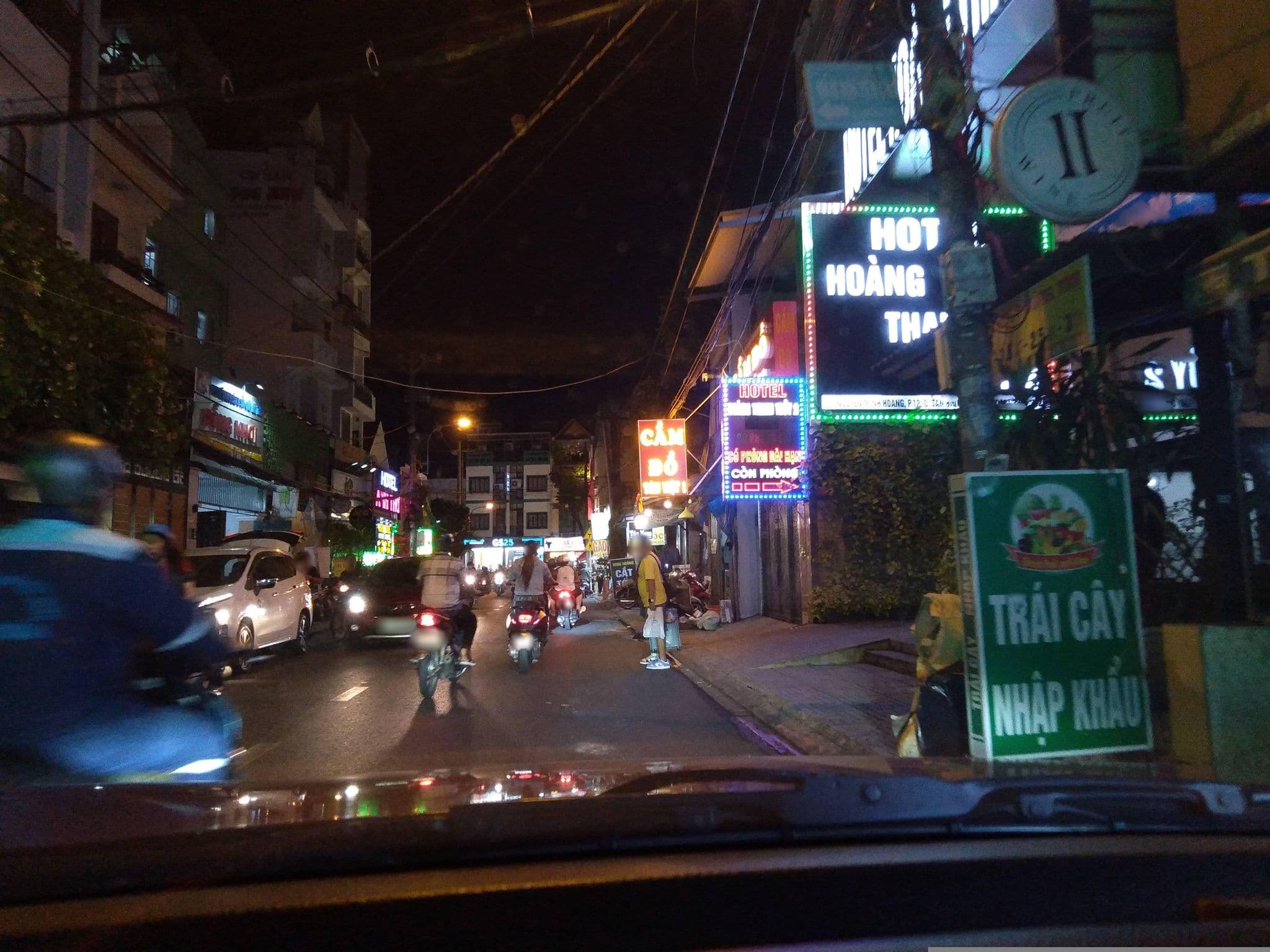 Street view near Hoang Phung Hotel, Tân Bình — © sg_front_1 (CC BY-SA · Mapillary)