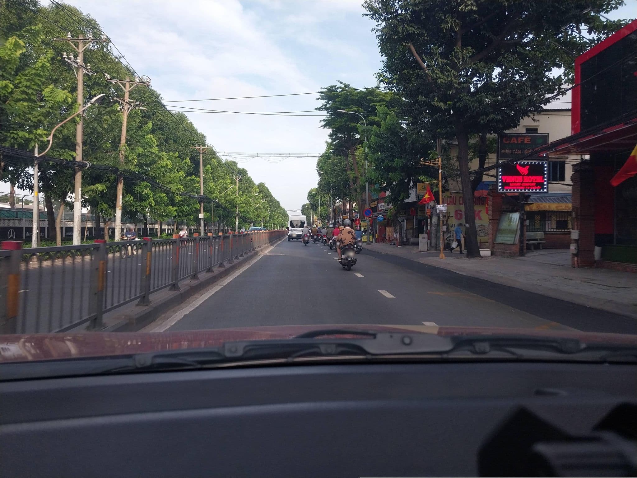 Street view near Dai Nam Hotel, Ho Chi Minh City — © sg_front_1 (CC BY-SA · Mapillary)