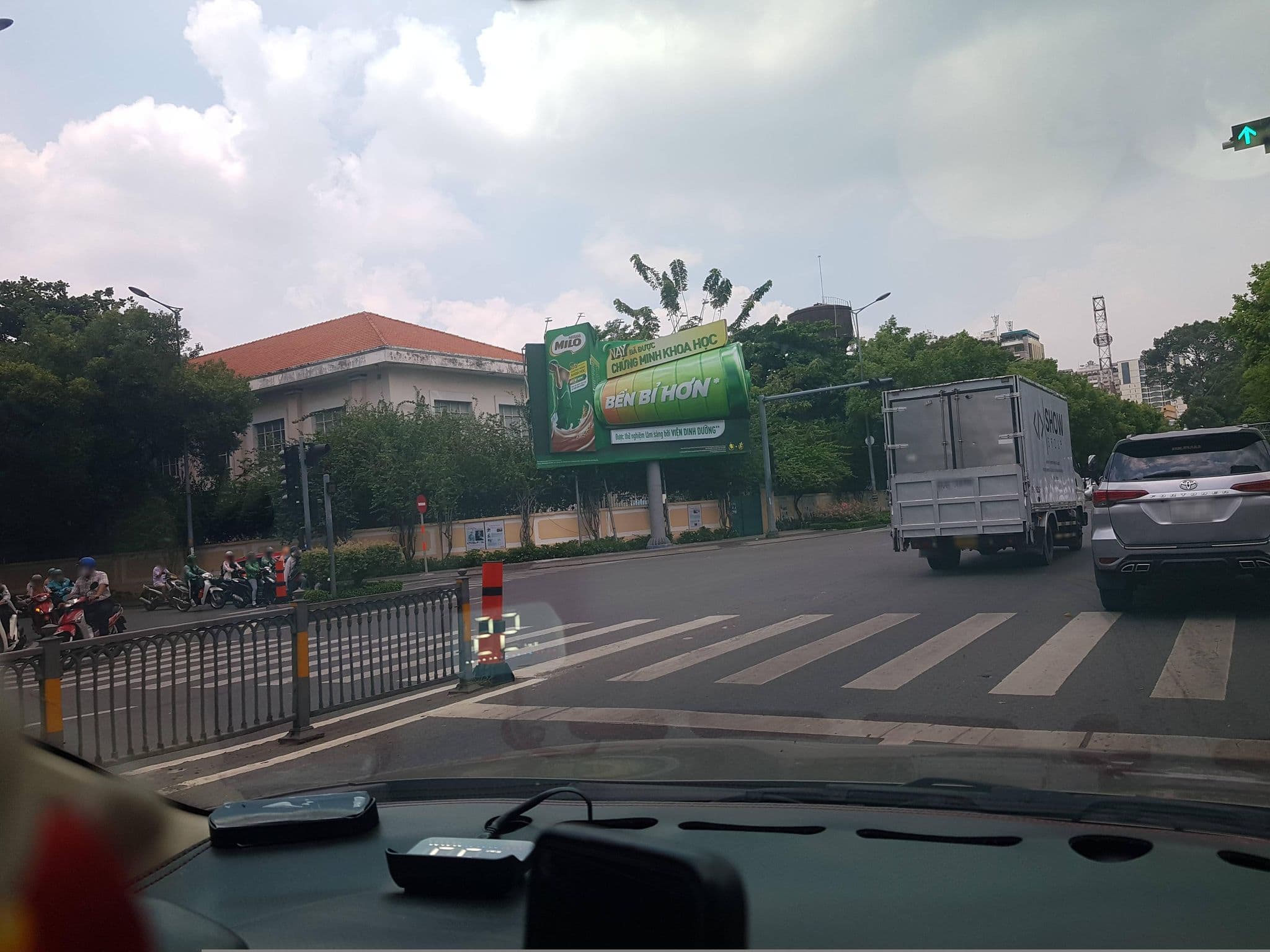 Street view near cosmopolitan hotel, Quận Ba — © bemaps1 (CC BY-SA · Mapillary)