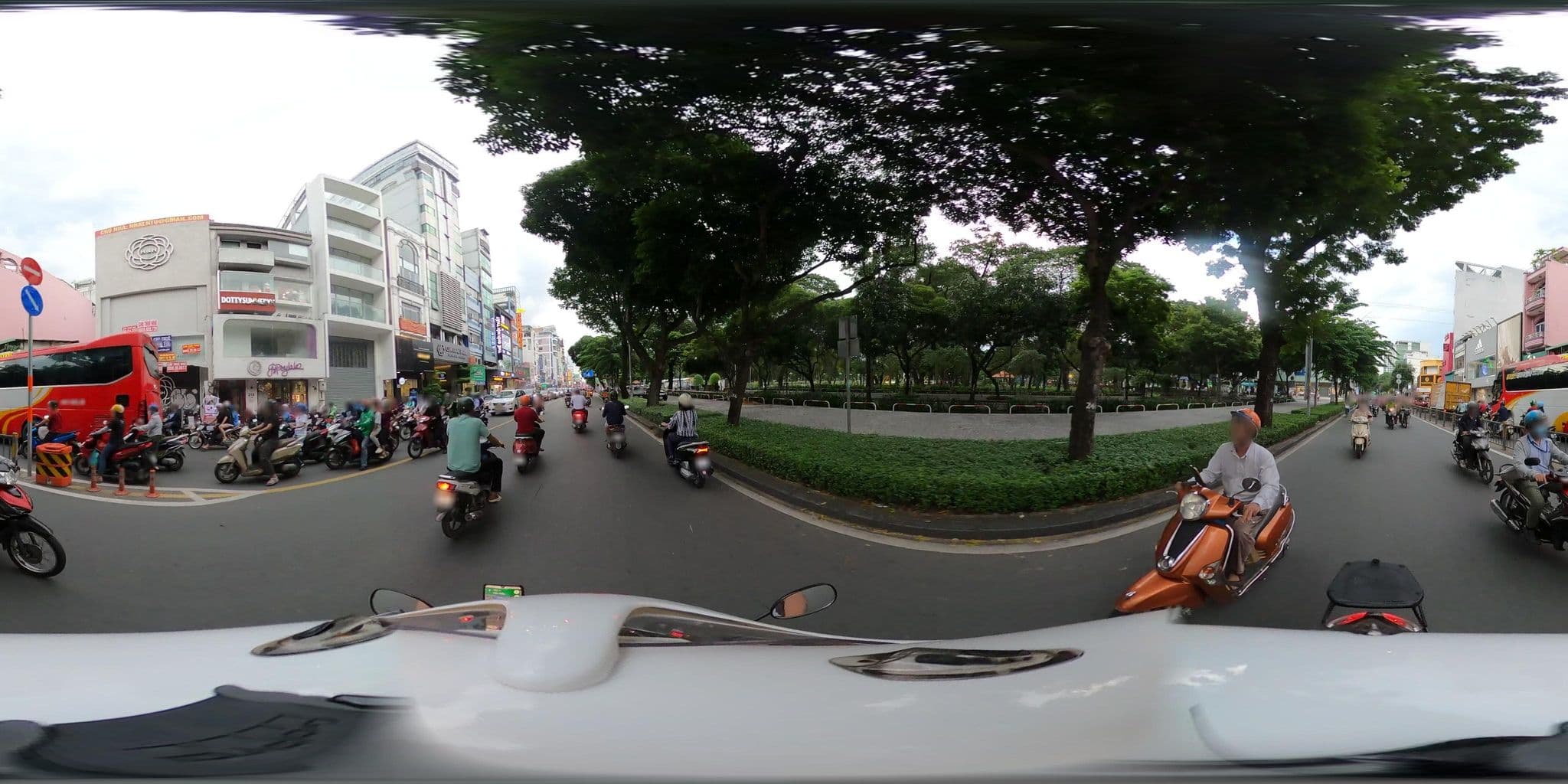 Street view near Central Park Saigon Hotel, Quận Ba — © bemaps_1pd (CC BY-SA · Mapillary)