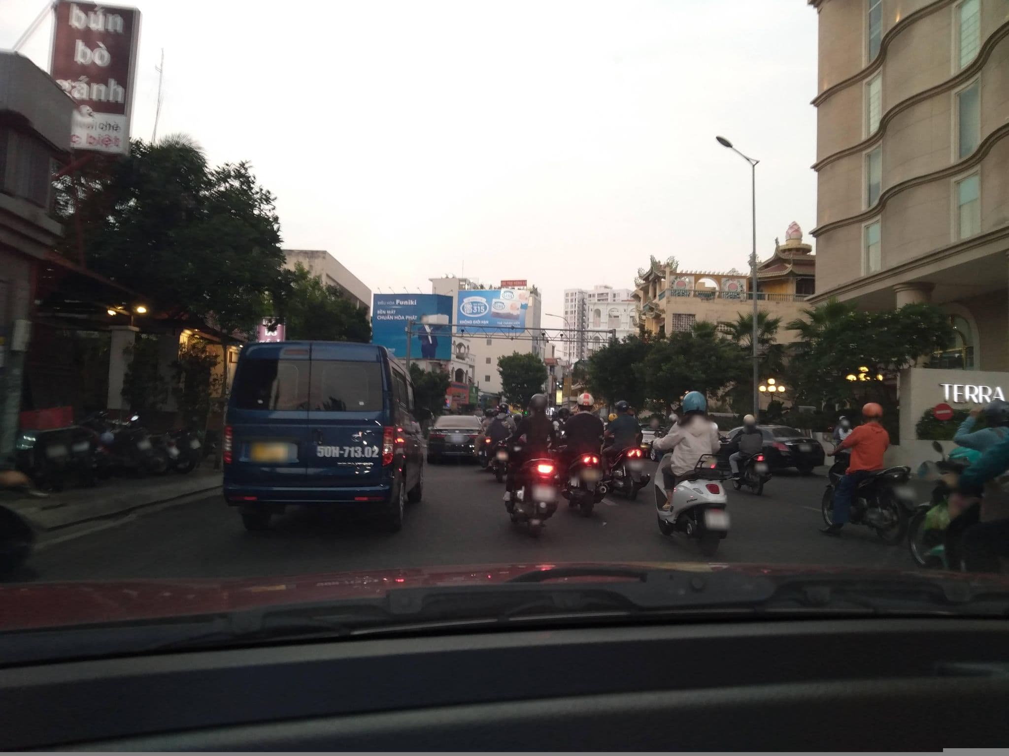 Street view near La Vela, Quận Ba — © sg_front_1 (CC BY-SA · Mapillary)