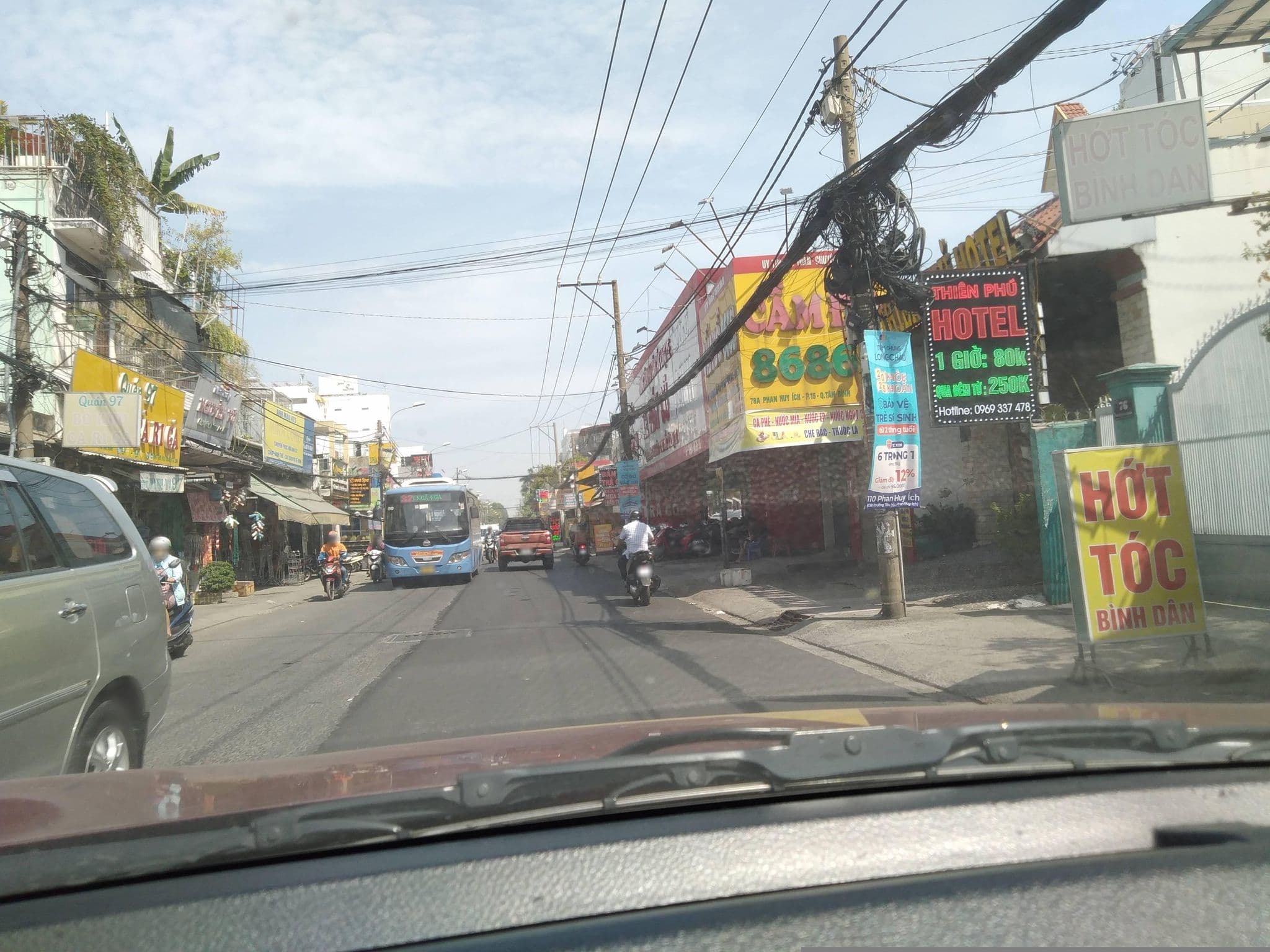Street view near Khách Sạn Thiên Phú, Ho Chi Minh City — © sg_front_1 (CC BY-SA · Mapillary)