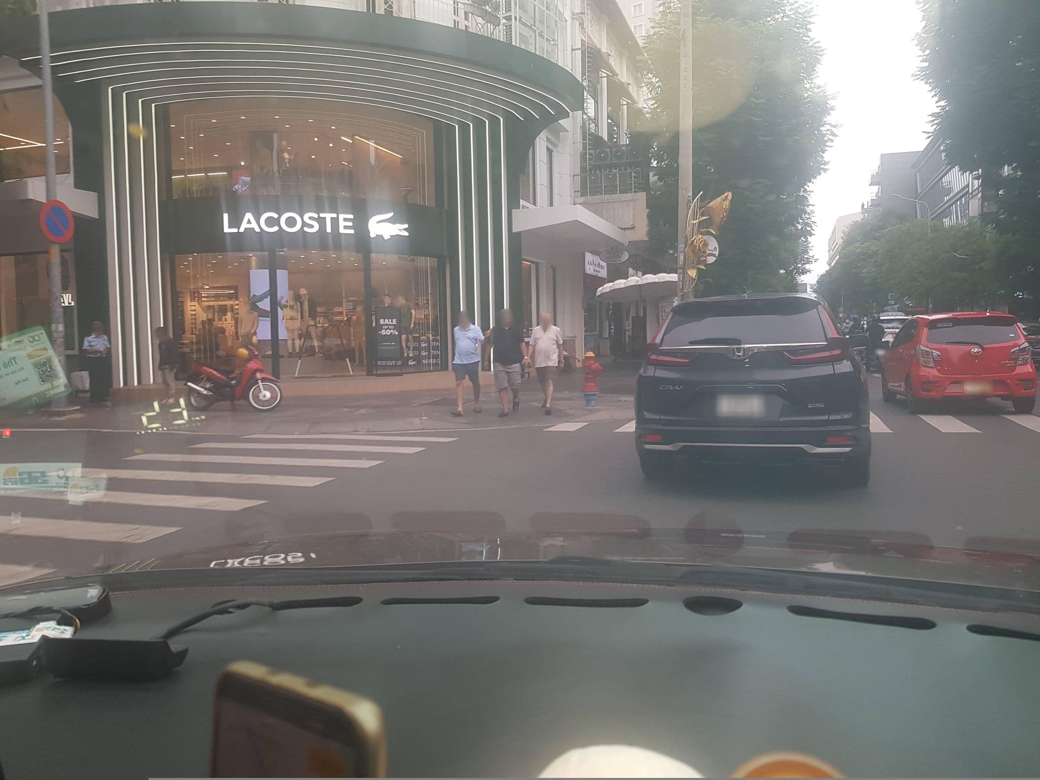 Street view near Huong Sen Hotel, Quận Bốn — © bemaps1 (CC BY-SA · Mapillary)