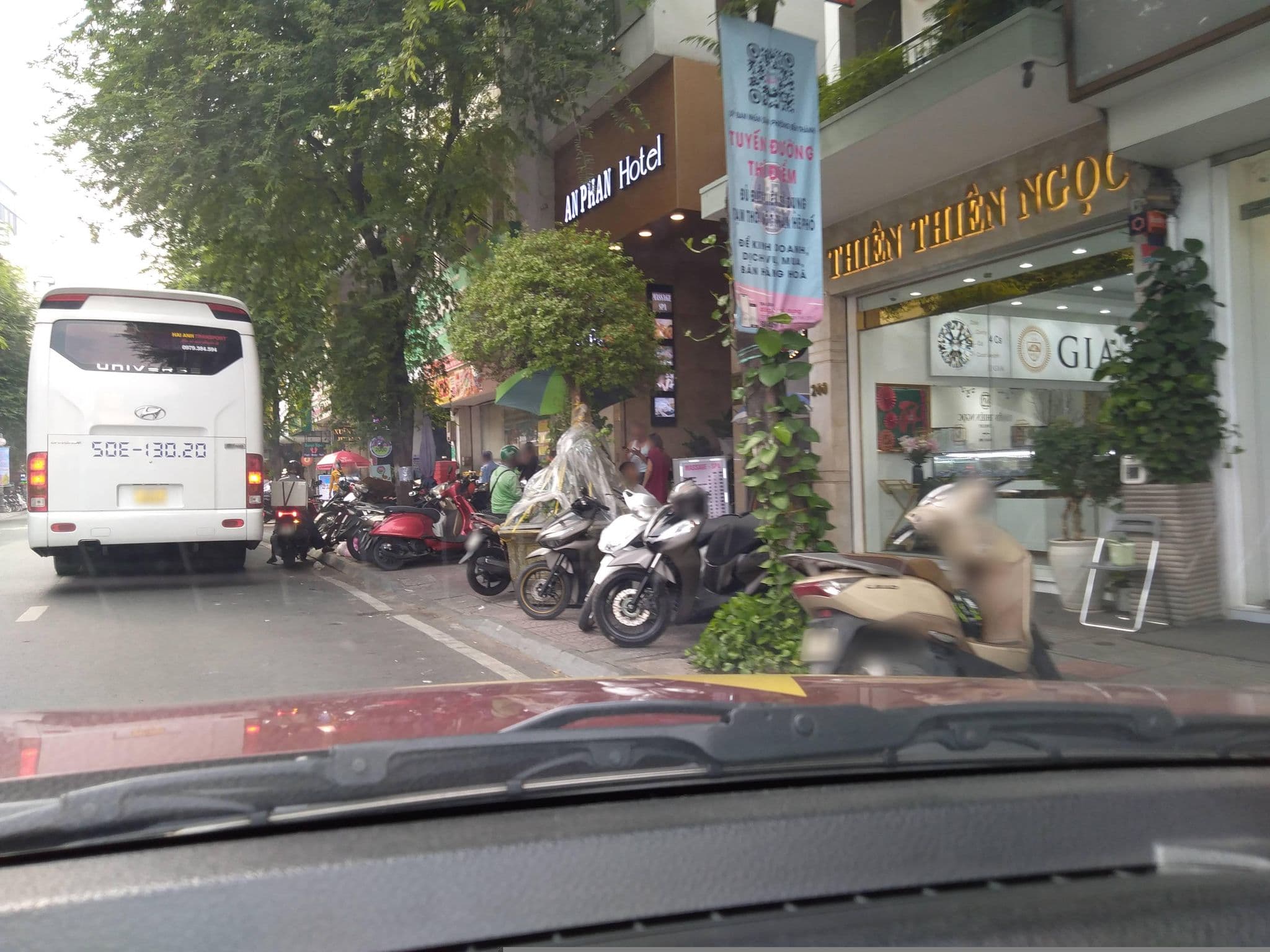 Street view near Anpha Boutique Hotel, Quận Bốn — © sg_front_1 (CC BY-SA · Mapillary)