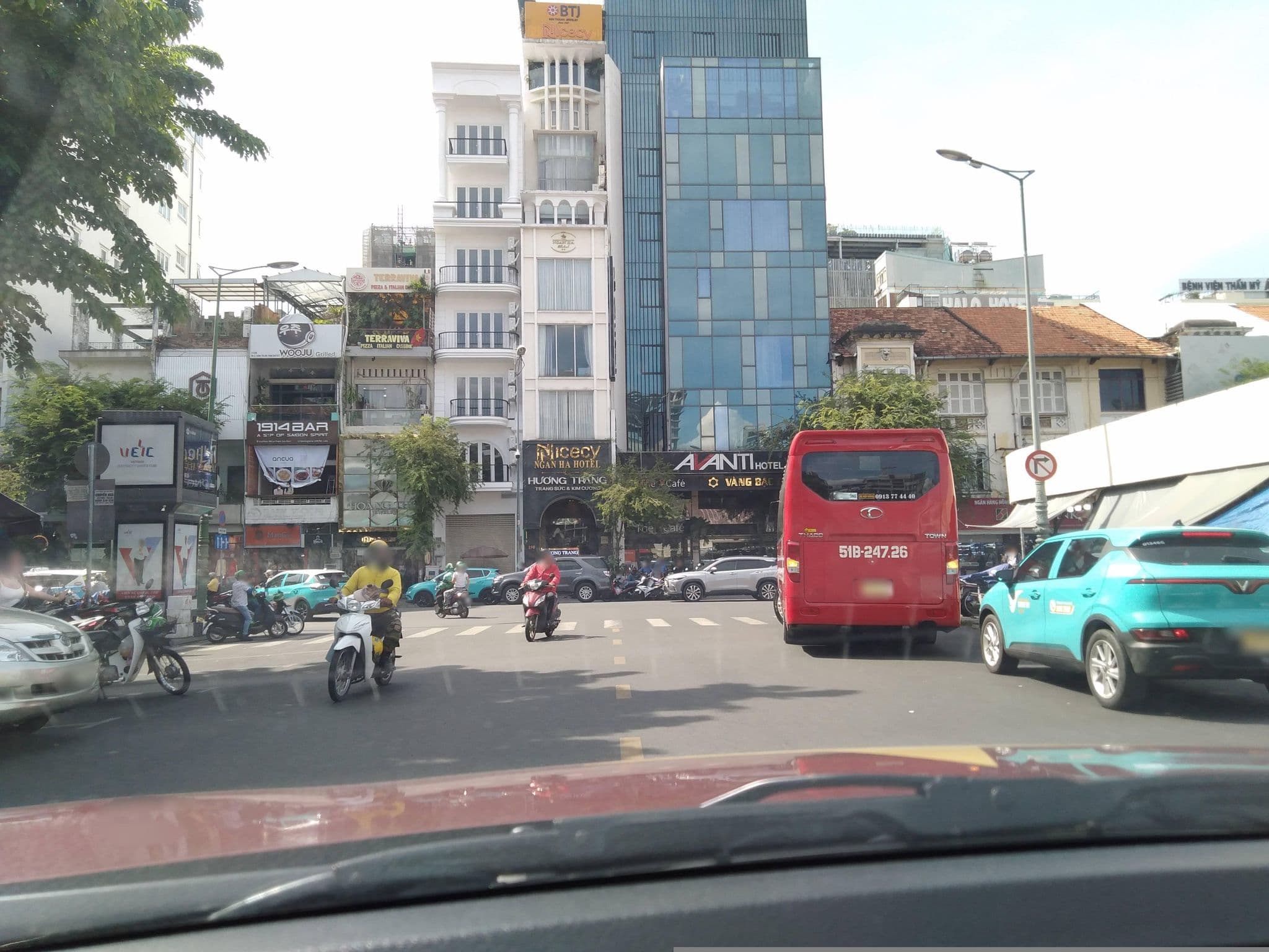 Street view near Prei Nokor, Quận Bốn — © sg_front_1 (CC BY-SA · Mapillary)