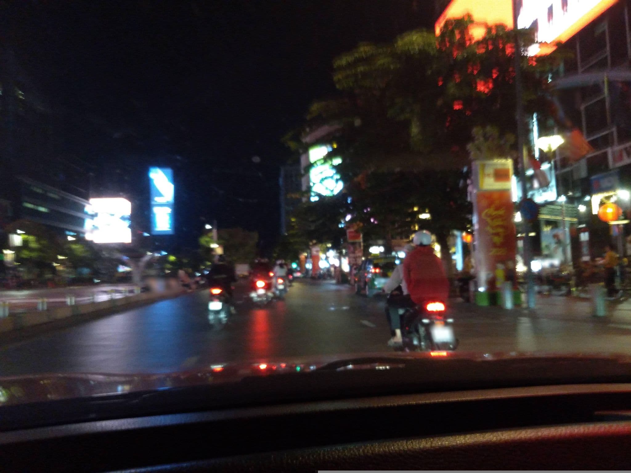 Street view near Kimdo Royal Hotel, Quận Bốn — © sg_front_1 (CC BY-SA · Mapillary)