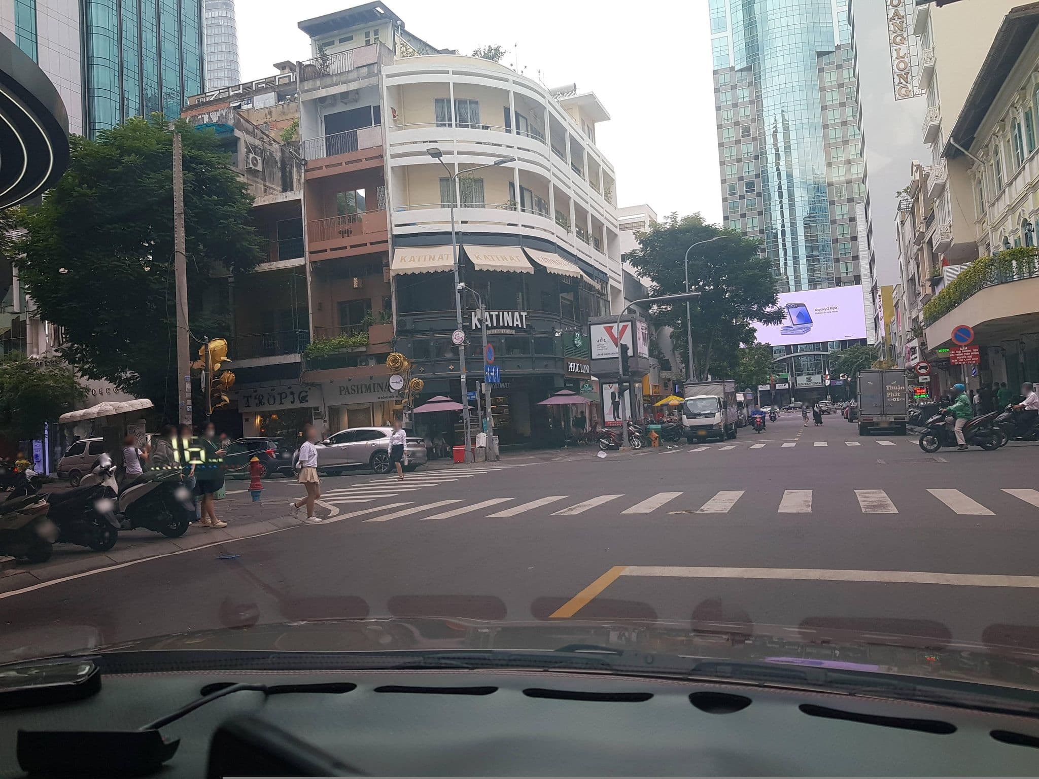 Street view near A25 Hotel Mac Thi Buoi, Quận Bốn — © bemaps1 (CC BY-SA · Mapillary)