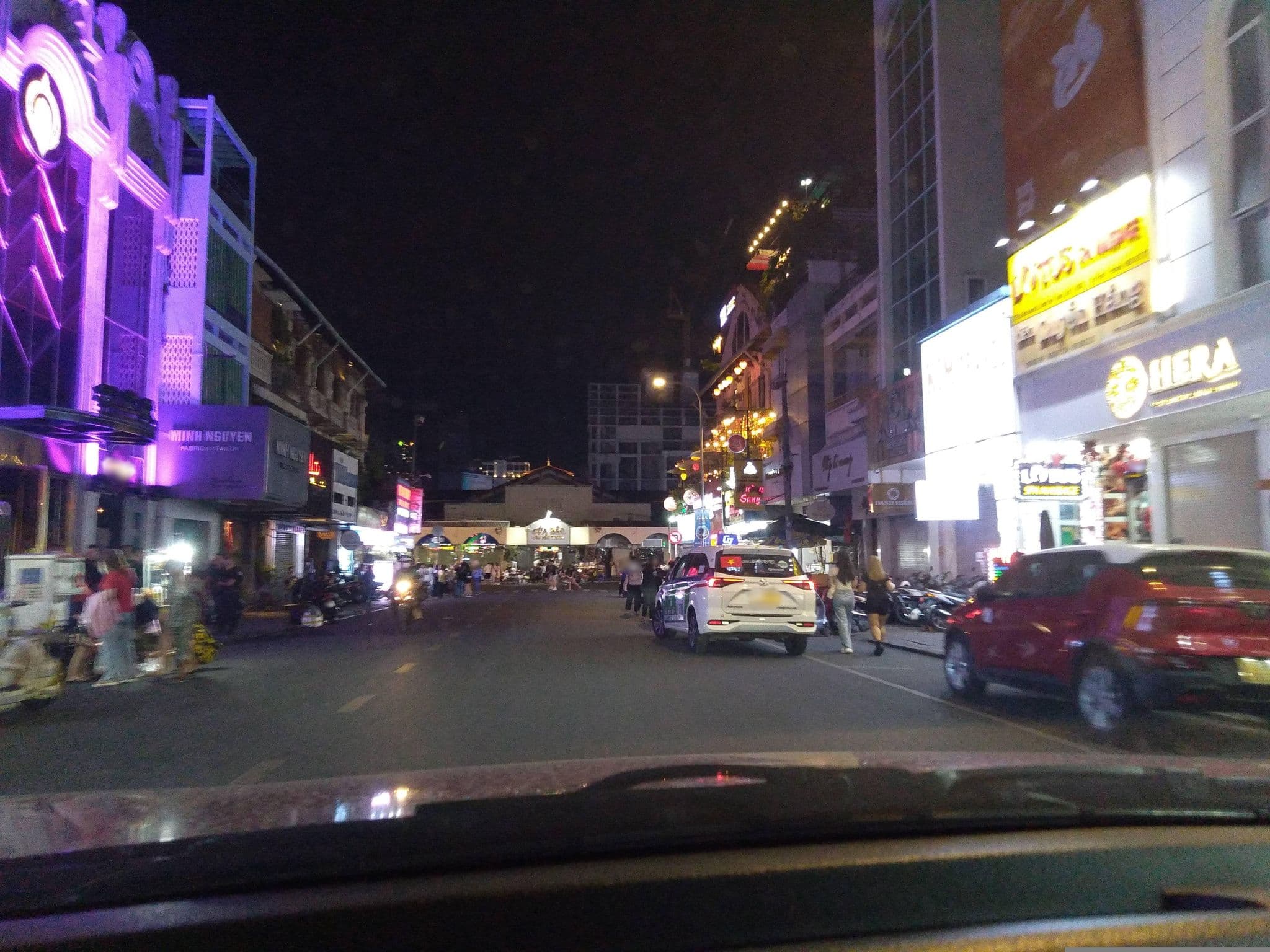 Street view near Halo Hotel, Quận Bốn — © sg_front_1 (CC BY-SA · Mapillary)