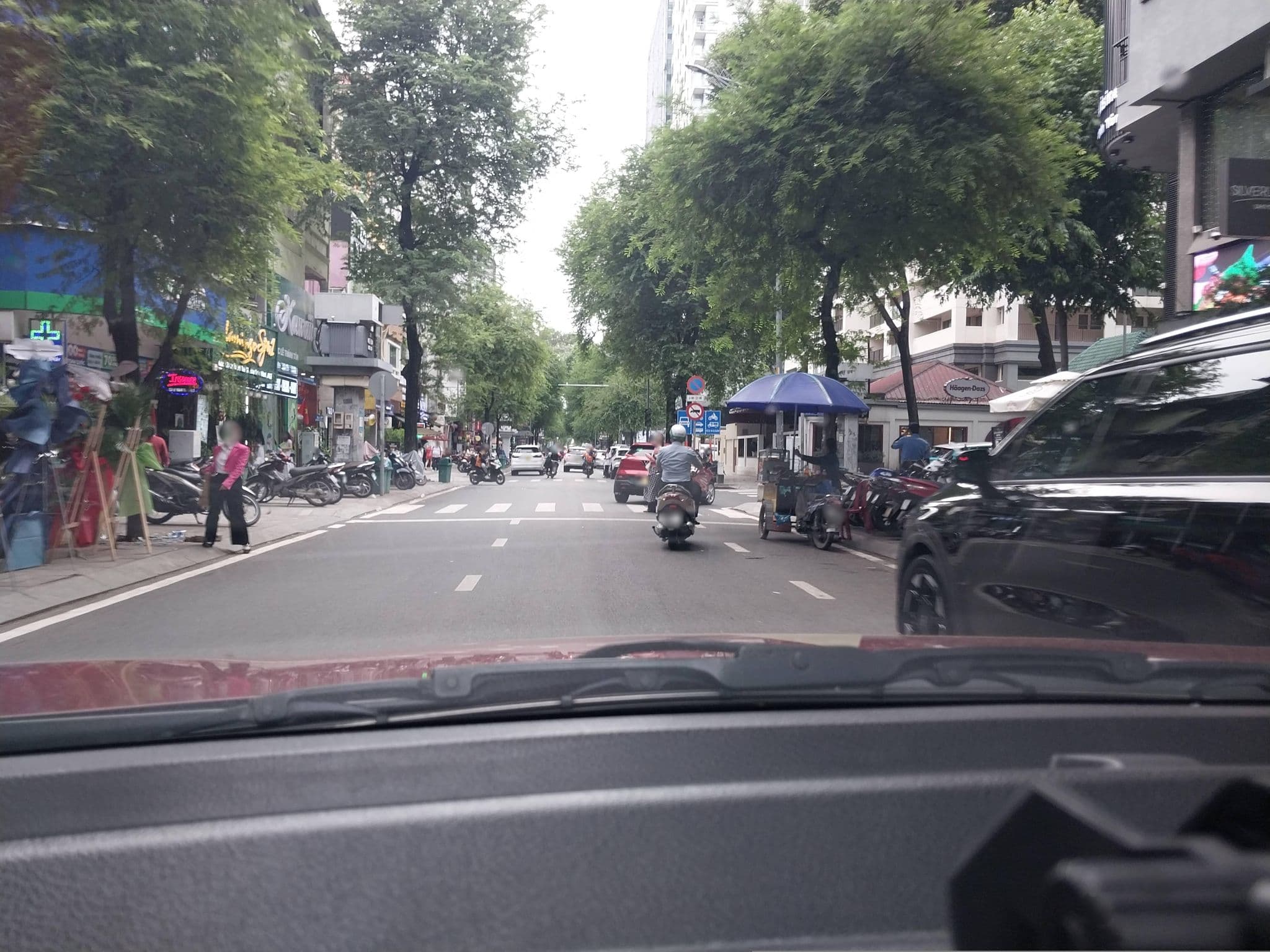 Street view near Sotetsu Grand Fresa Saigon, Quận Bốn — © sg_front_1 (CC BY-SA · Mapillary)