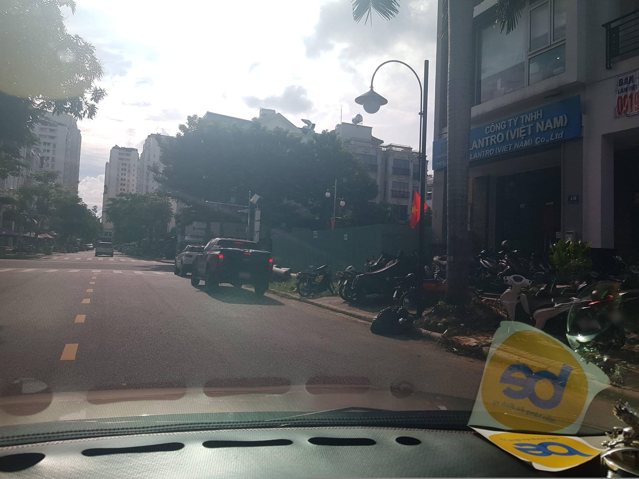 Street view near golf hotel, Quận Bốn — © bemaps1 (CC BY-SA · Mapillary)