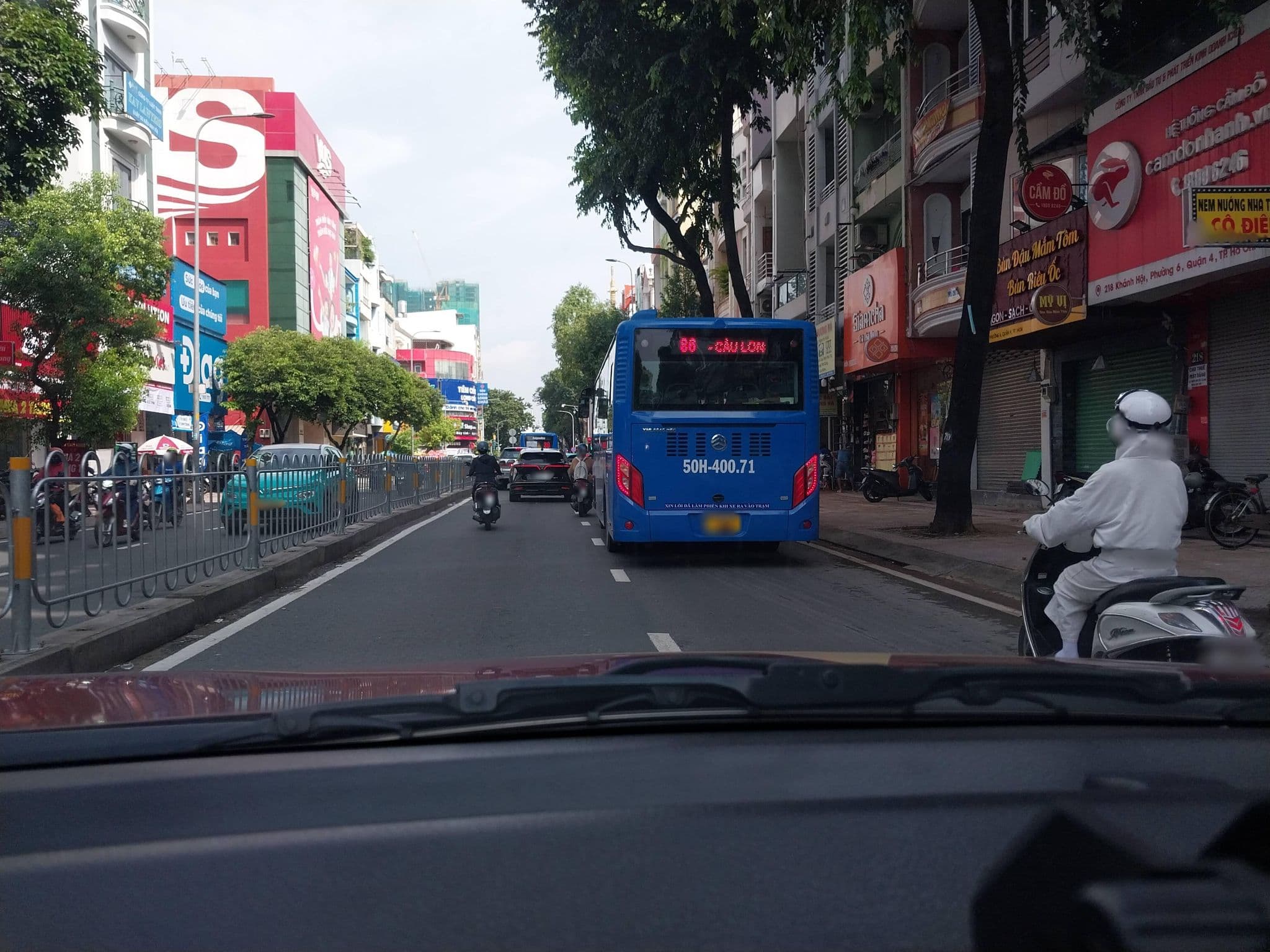 Street view near Hoang Hai Hotel, Quận Bốn — © sg_front_1 (CC BY-SA · Mapillary)