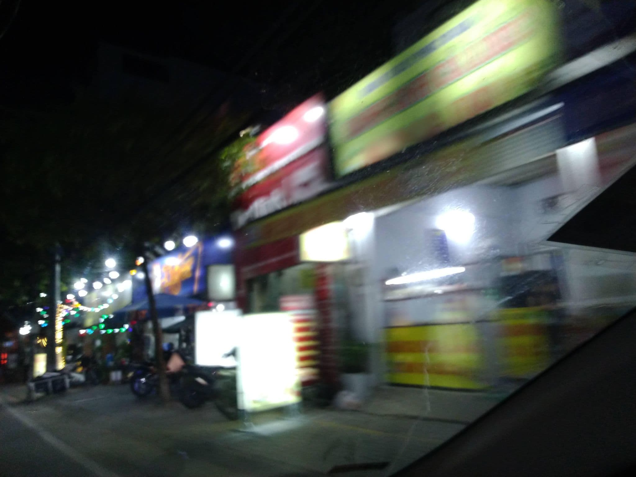 Street view near Happy Home, Quận Bốn — © sg_right_2 (CC BY-SA · Mapillary)