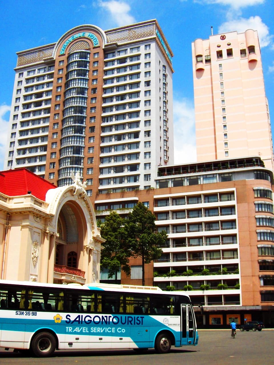 Caravelle Hotel (via Wikimedia Commons, CC BY-SA 2.5)