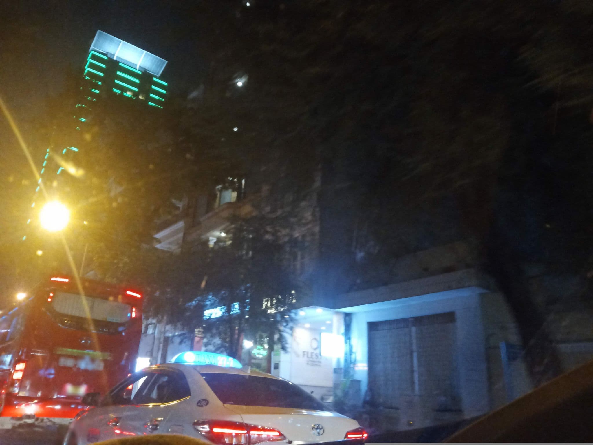 Street view near May Hotel, Quận Bốn — © sg_right_1 (CC BY-SA · Mapillary)