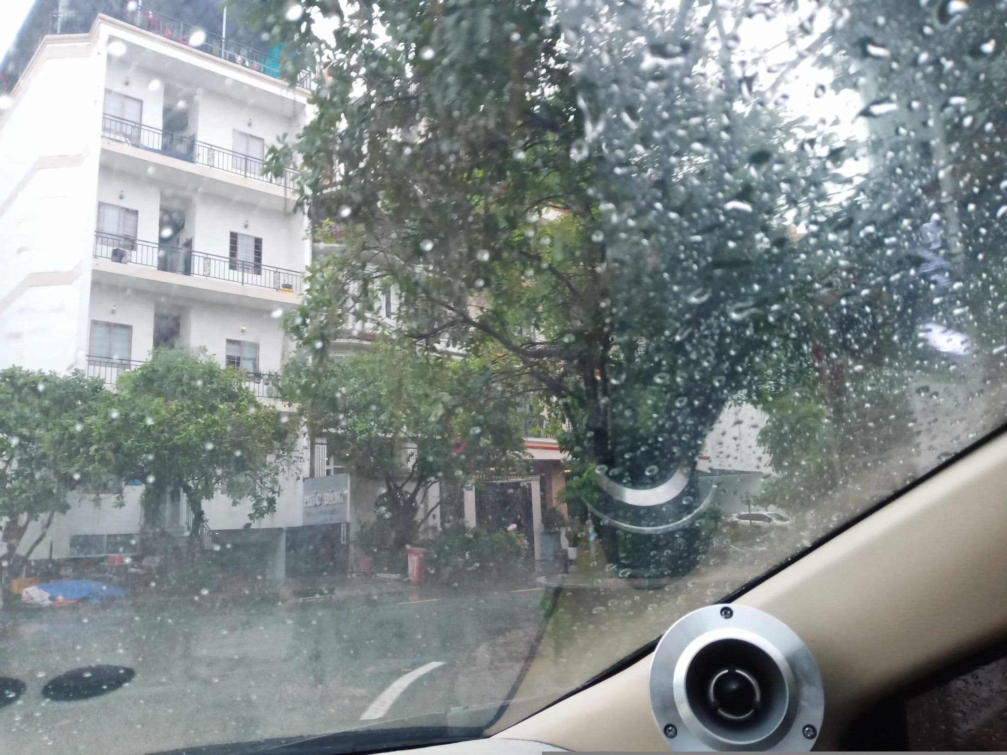 Street view near Kim Residence, Quận Bốn — © sg_right_1 (CC BY-SA · Mapillary)