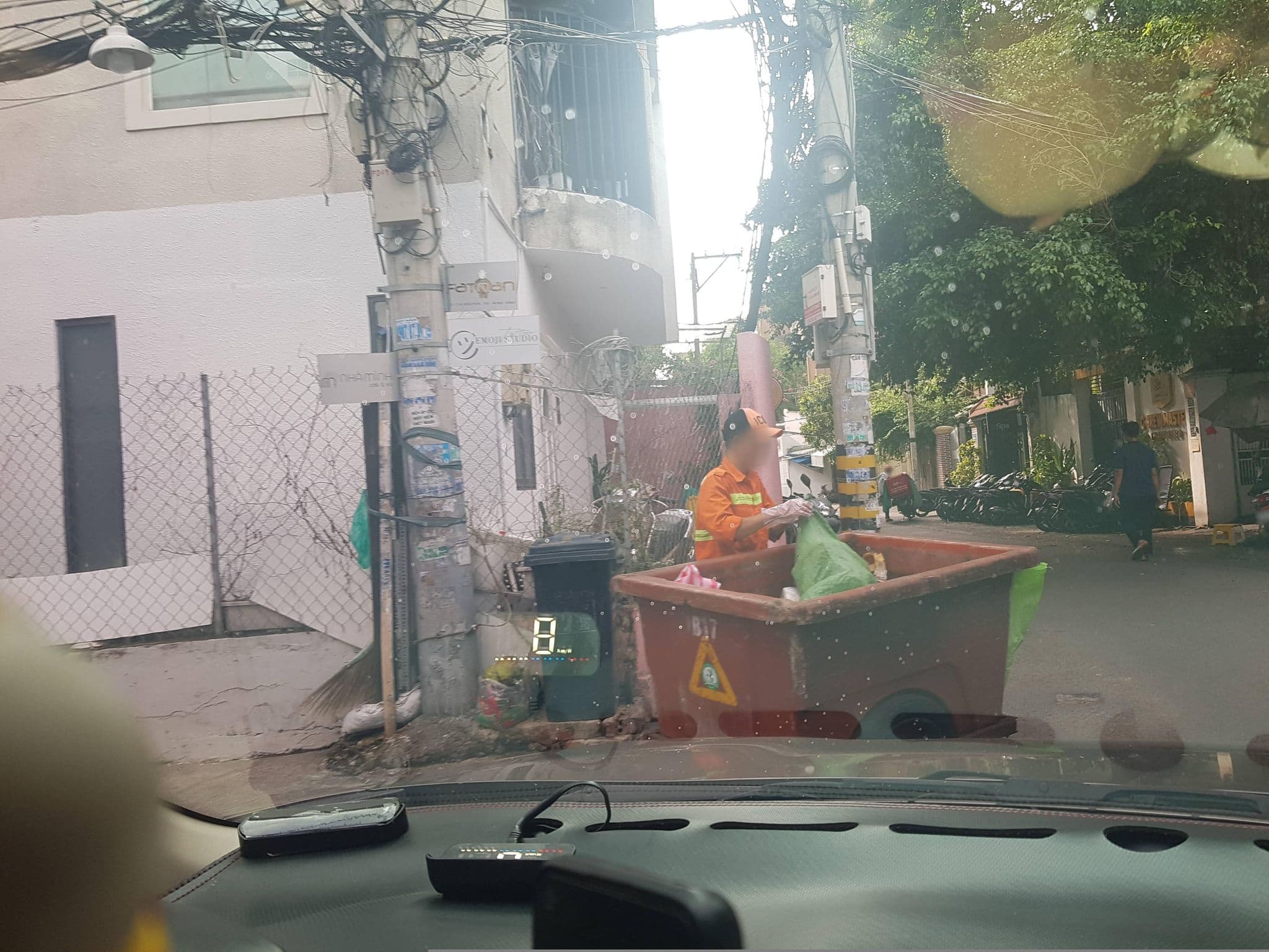 Street view near Gió Bắc (North Wind) Hotel, Quận Ba — © bemaps1 (CC BY-SA · Mapillary)