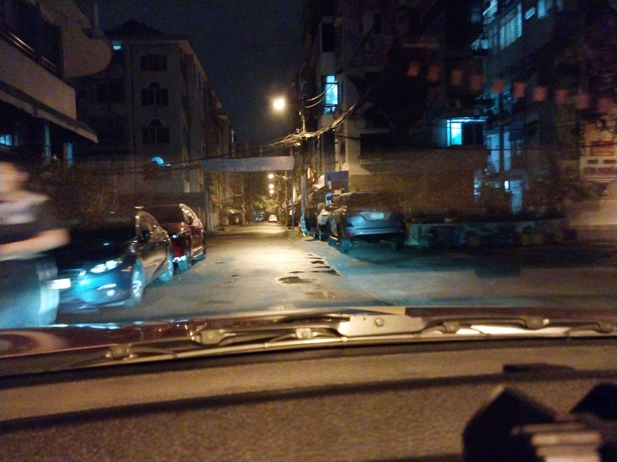 Street view near Hotel Phuong Hoang, Bình Thạnh — © sg_front_1 (CC BY-SA · Mapillary)