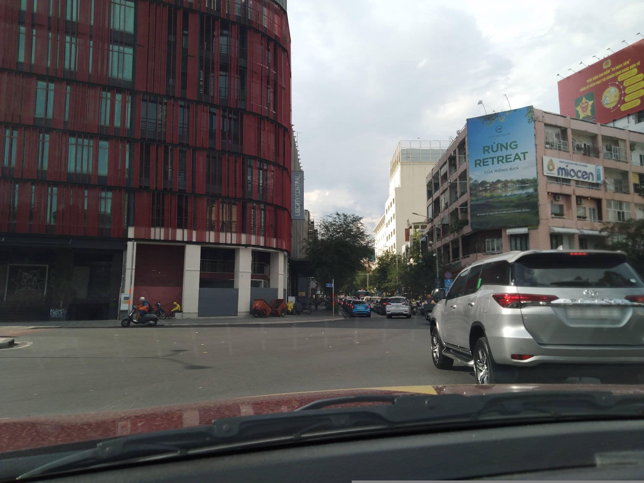Street view near Sedona Suites Ho Chi Minh City, Quận Bốn — © sg_front_1 (CC BY-SA · Mapillary)