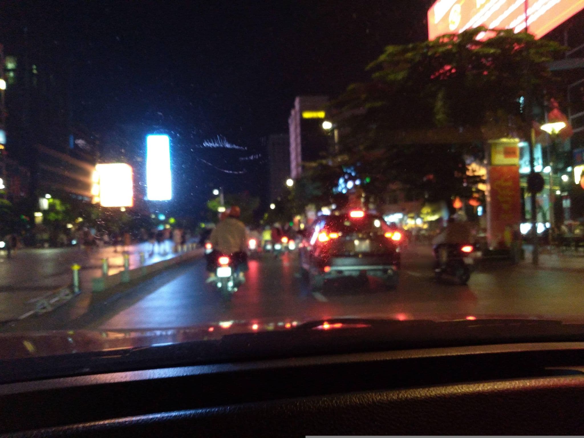 Street view near Palace Hotel Saigon, Quận Bốn — © sg_front_1 (CC BY-SA · Mapillary)