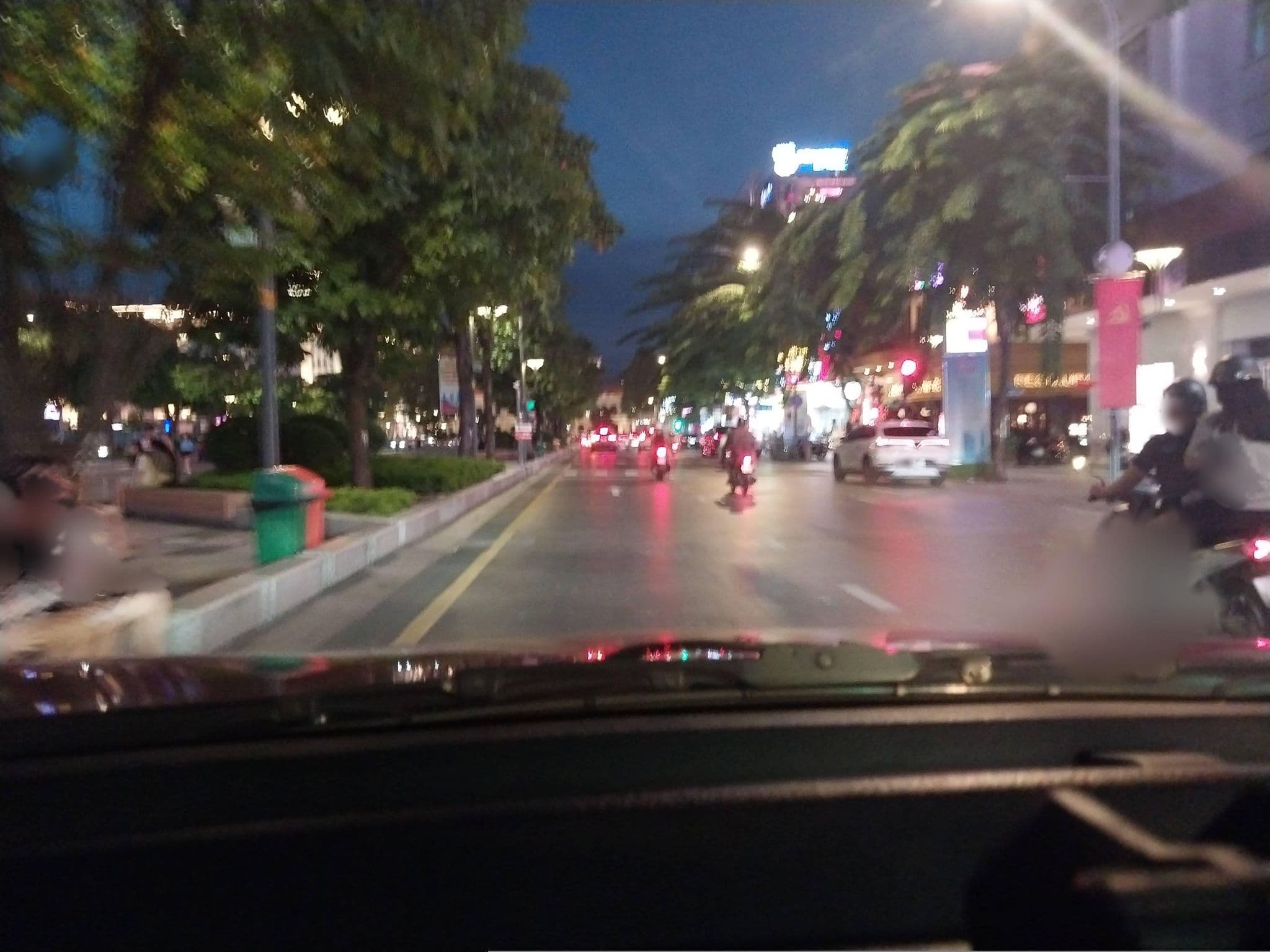 Street view near A25 Hotel, Quận Bốn — © sg_front_1 (CC BY-SA · Mapillary)