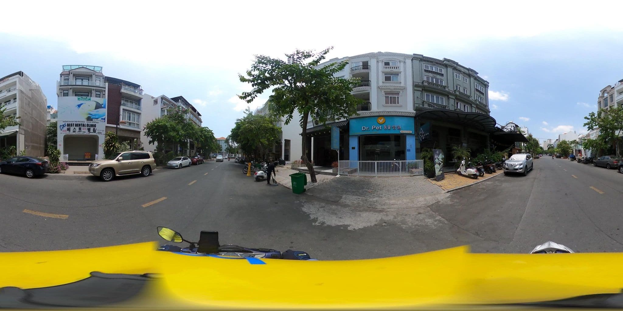 Street view near Galaxy Hotel,  Phu My Hung & Service Apartment, Quận Bốn — © bemaps3_sg (CC BY-SA · Mapillary)