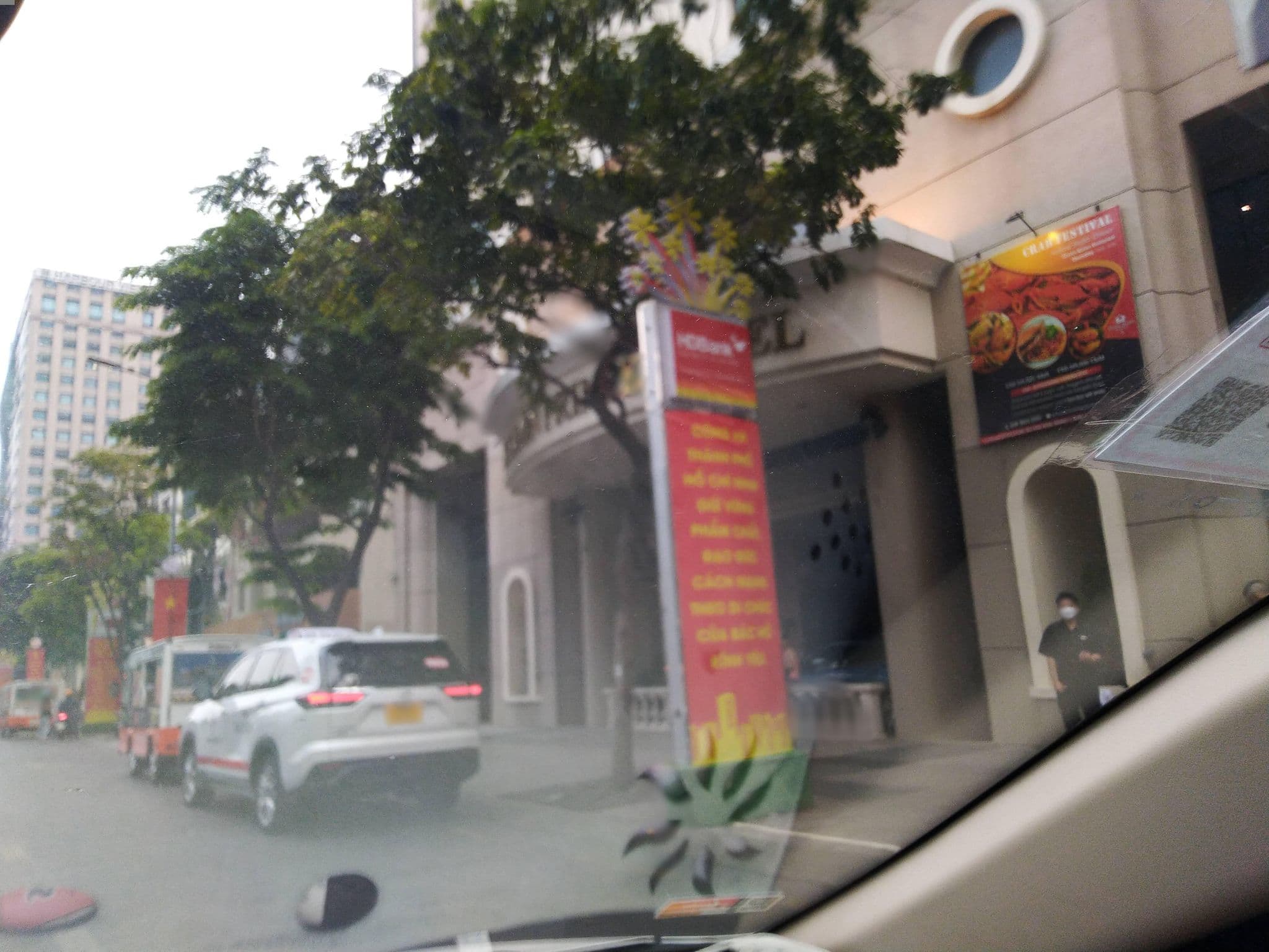 Street view near Pool Deck, Quận Bốn — © sg_right_2 (CC BY-SA · Mapillary)