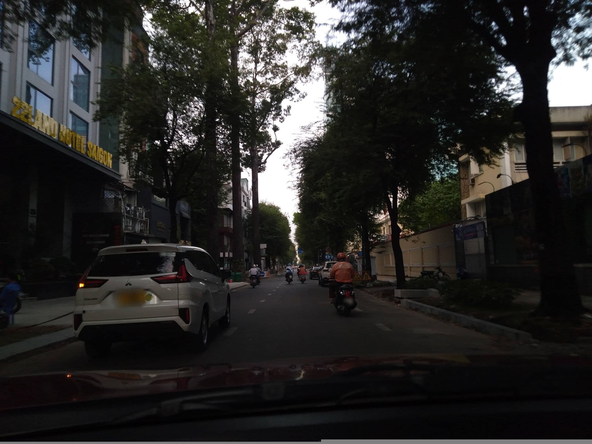 Street view near Amena Residences & Suites, Quận Bốn — © sg_front_1 (CC BY-SA · Mapillary)