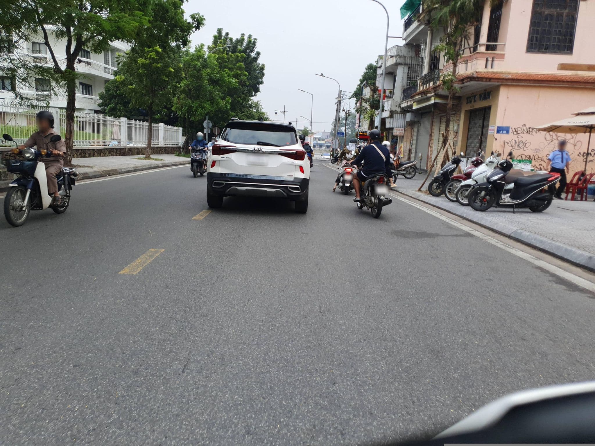 Street view near Hue Boutique Homestay, Huế — © russmcd (CC BY-SA · Mapillary)