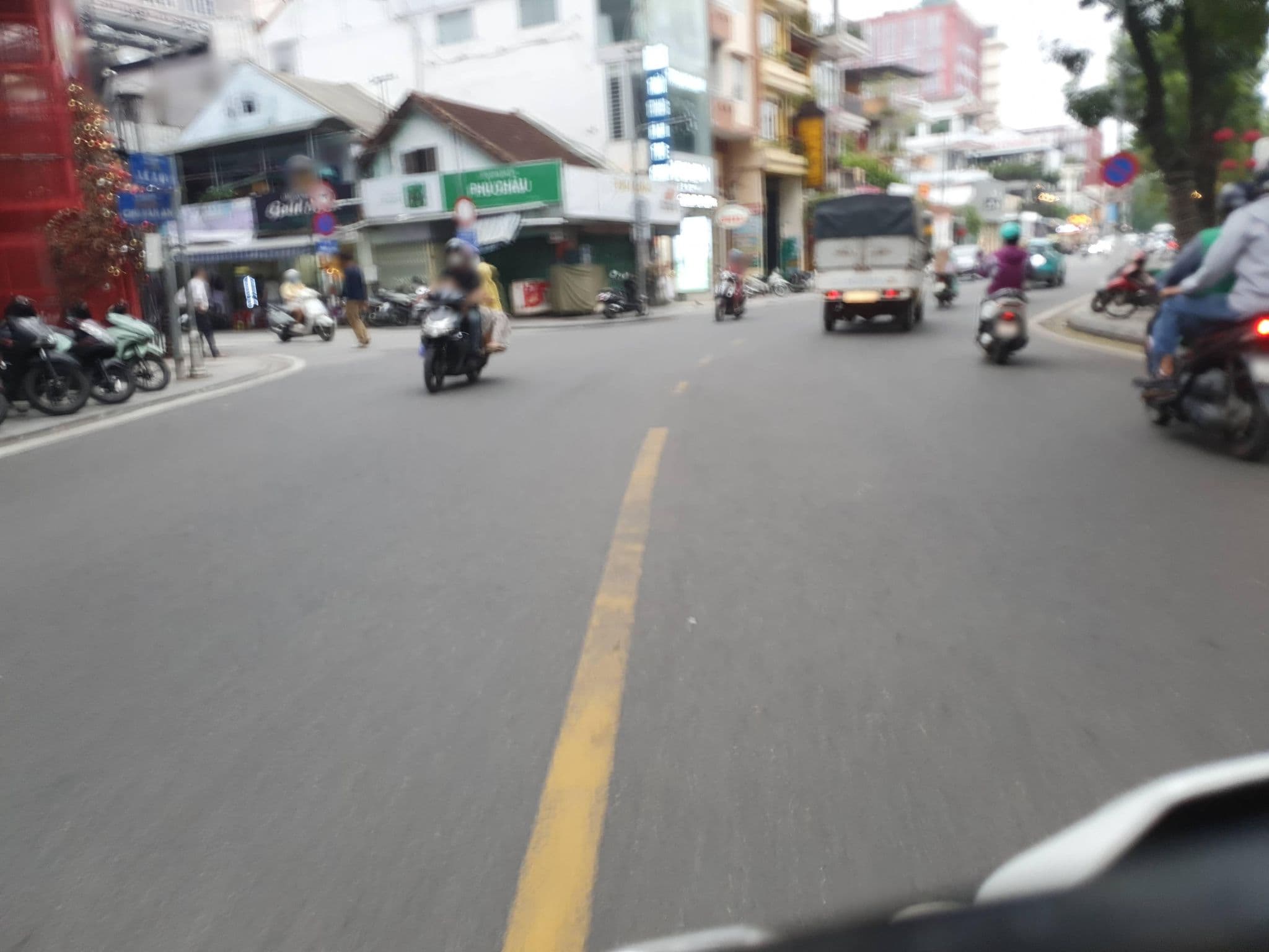 Street view near Hai Dang Hotel, Huế — © russmcd (CC BY-SA · Mapillary)