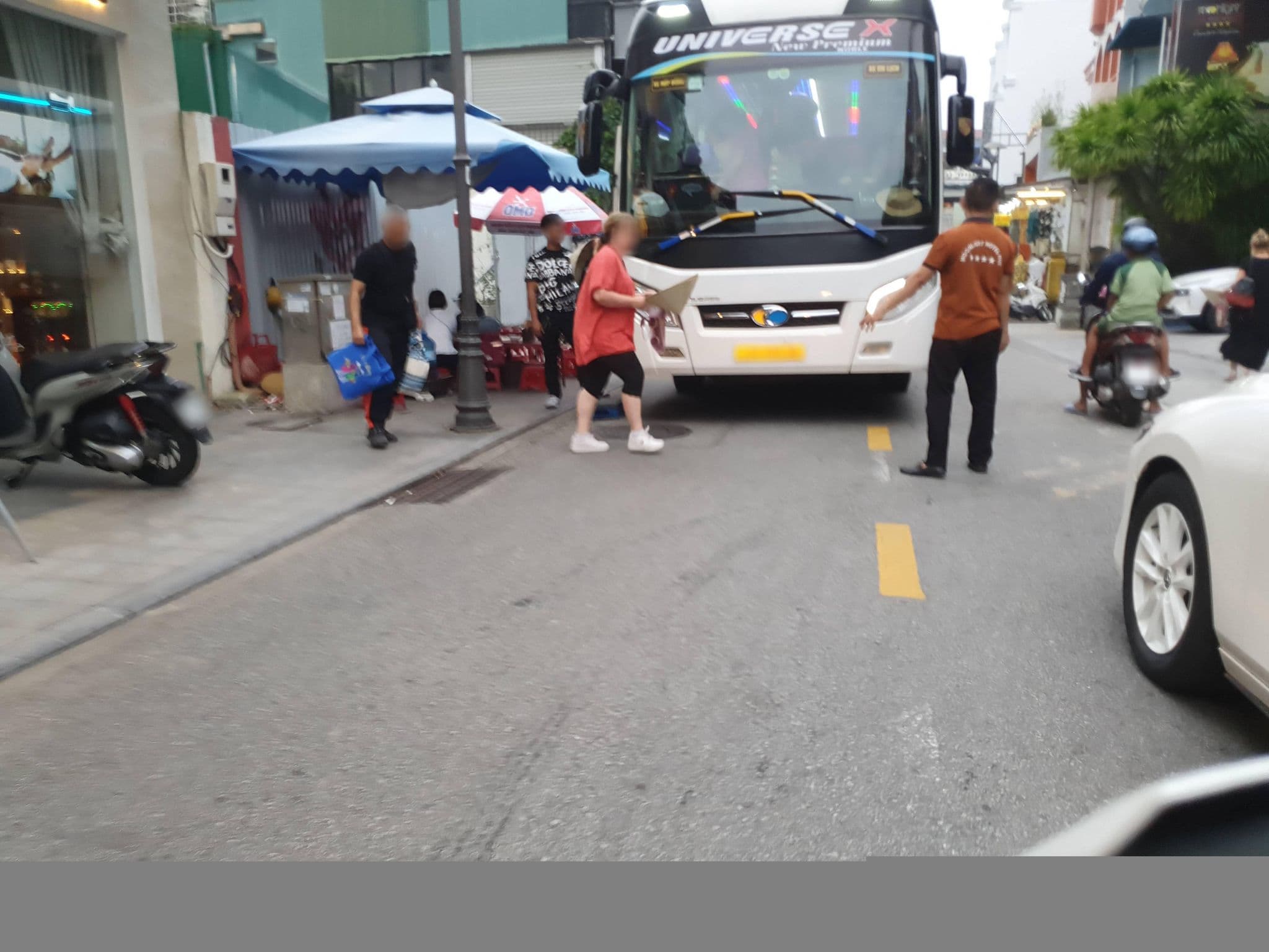 Street view near Hoang Huong, Huế — © russmcd (CC BY-SA · Mapillary)