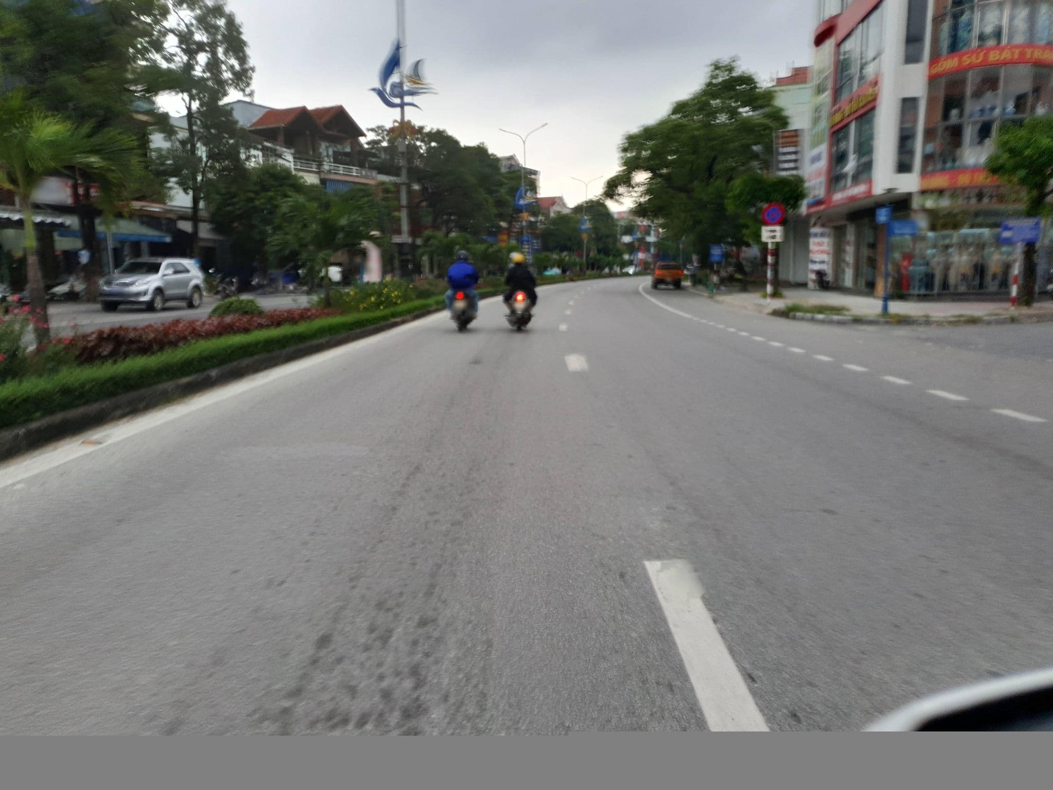 Street view near hạnh phúc hotel, Đồng Hới — © russmcd (CC BY-SA · Mapillary)