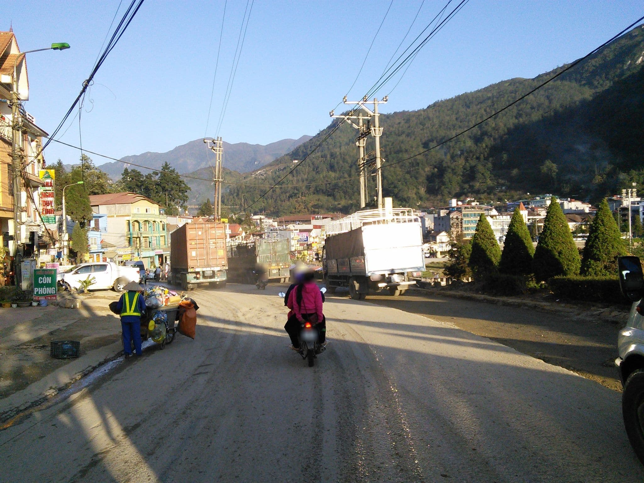 Street view near Khách Sạn Hiếu Đăng Sa Pa, Sa Pa — © mcmayer (CC BY-SA · Mapillary)