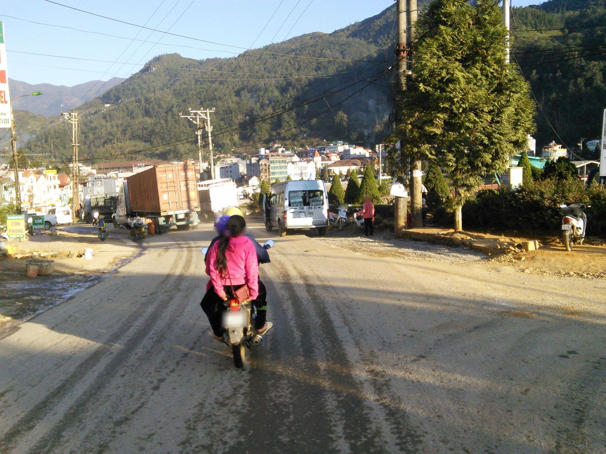 Street view near Eco Sapa Hotel, Sa Pa — © mcmayer (CC BY-SA · Mapillary)