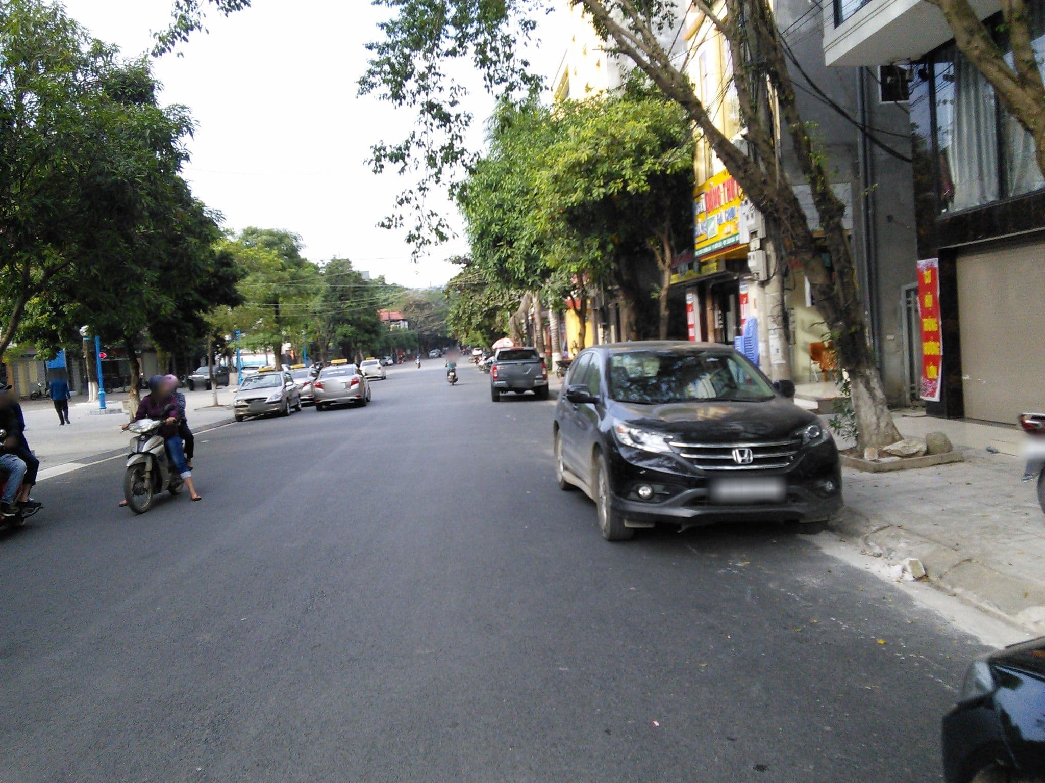 Street view near An Bình hotel, Lào Cai — © mcmayer (CC BY-SA · Mapillary)